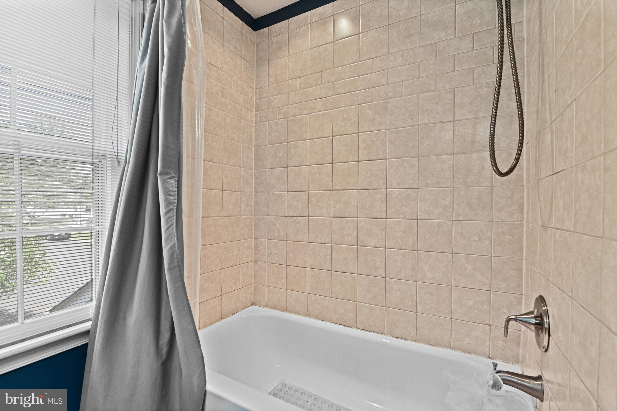 BRIARWOOD - Residential Lease