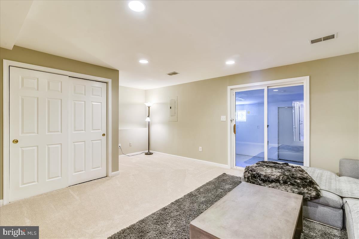 ASHBURN FARM - Residential