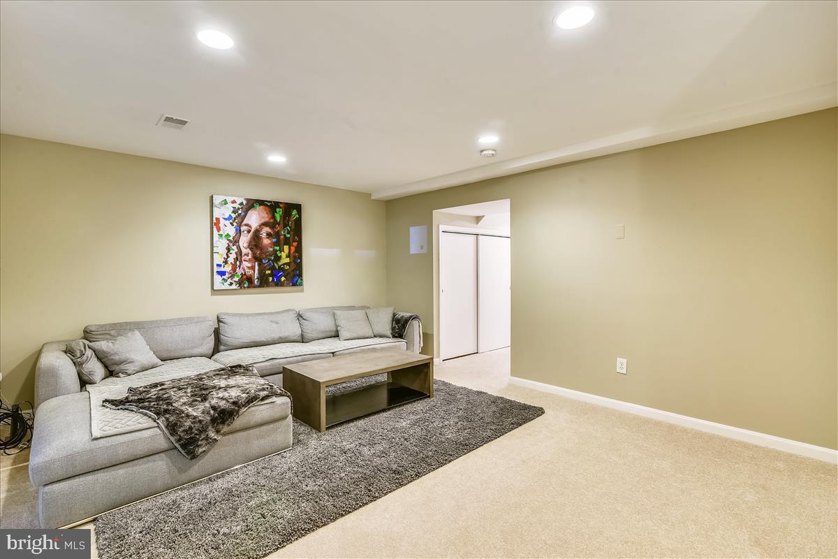 ASHBURN FARM - Residential