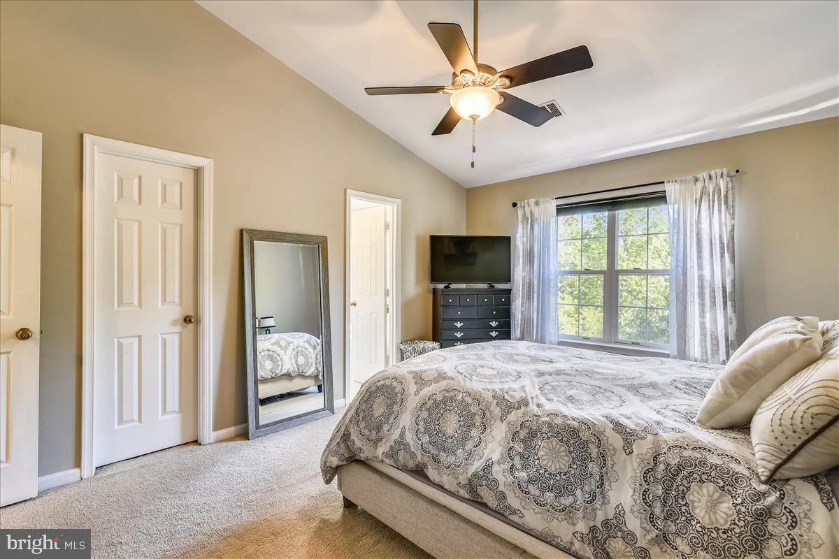 ASHBURN FARM - Residential