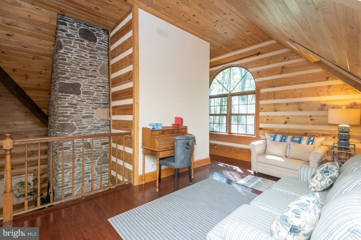 HIDDEN VALLEY - Residential