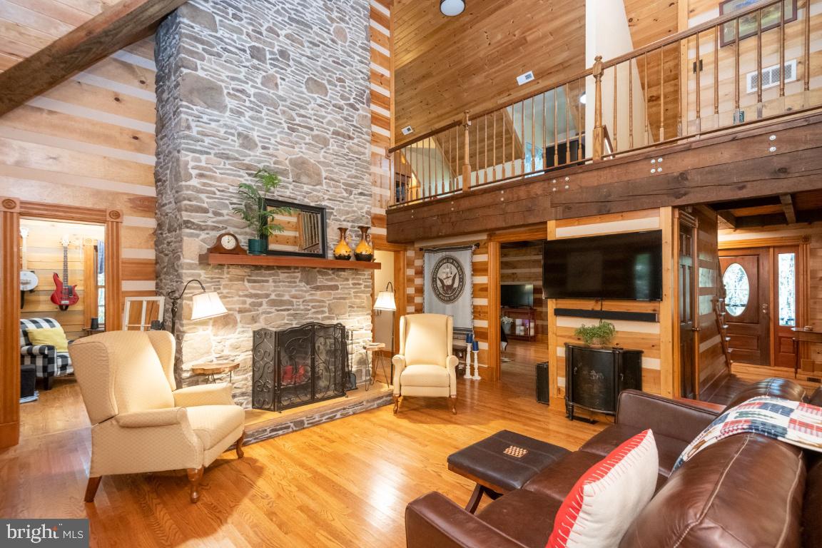 HIDDEN VALLEY - Residential