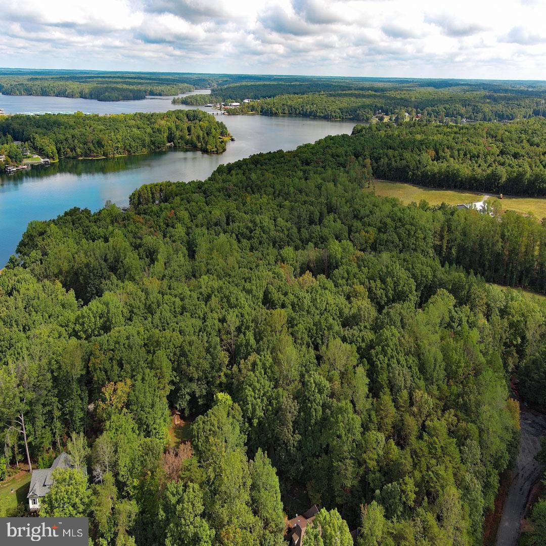 SECLUSION ESTATES - Land