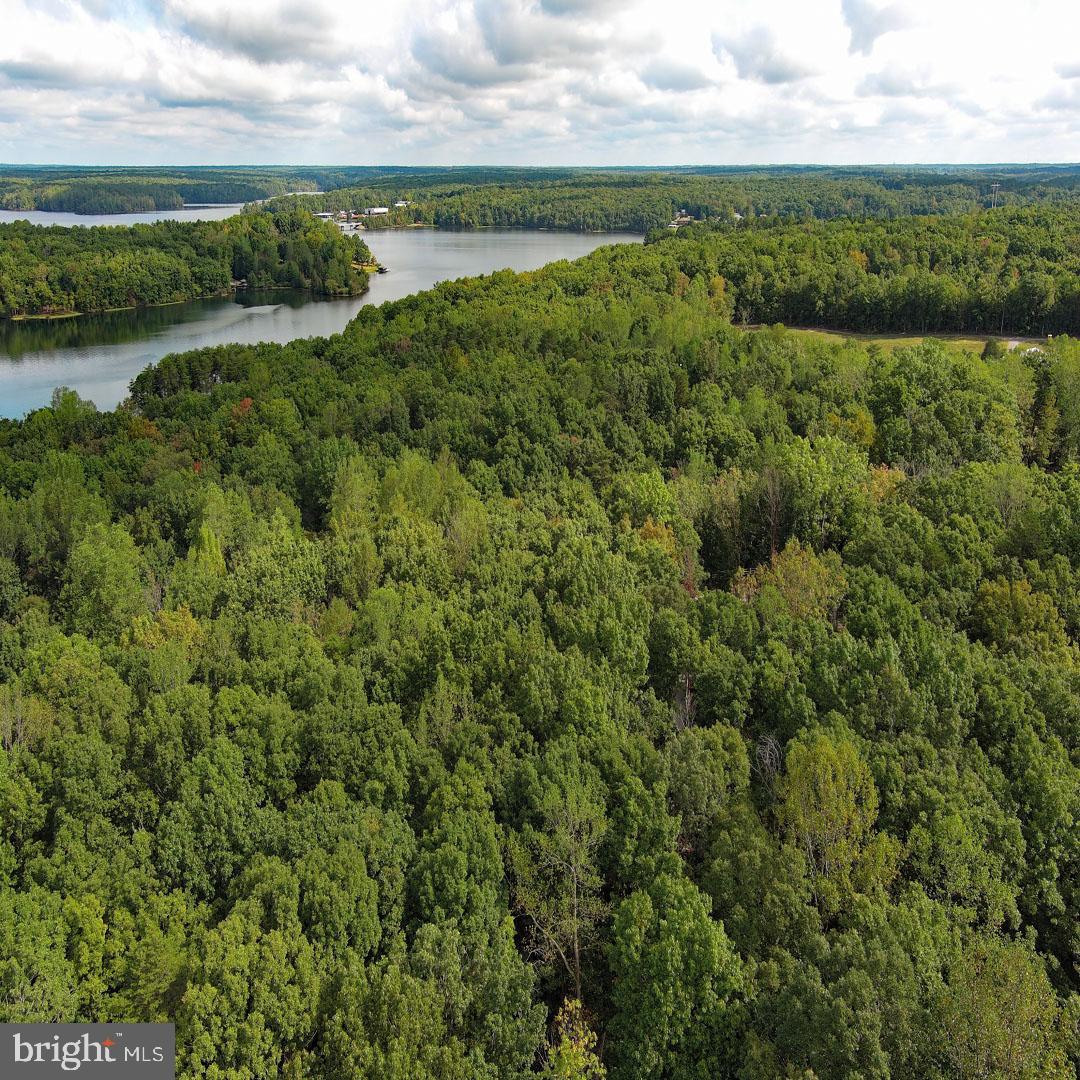 SECLUSION ESTATES - Land