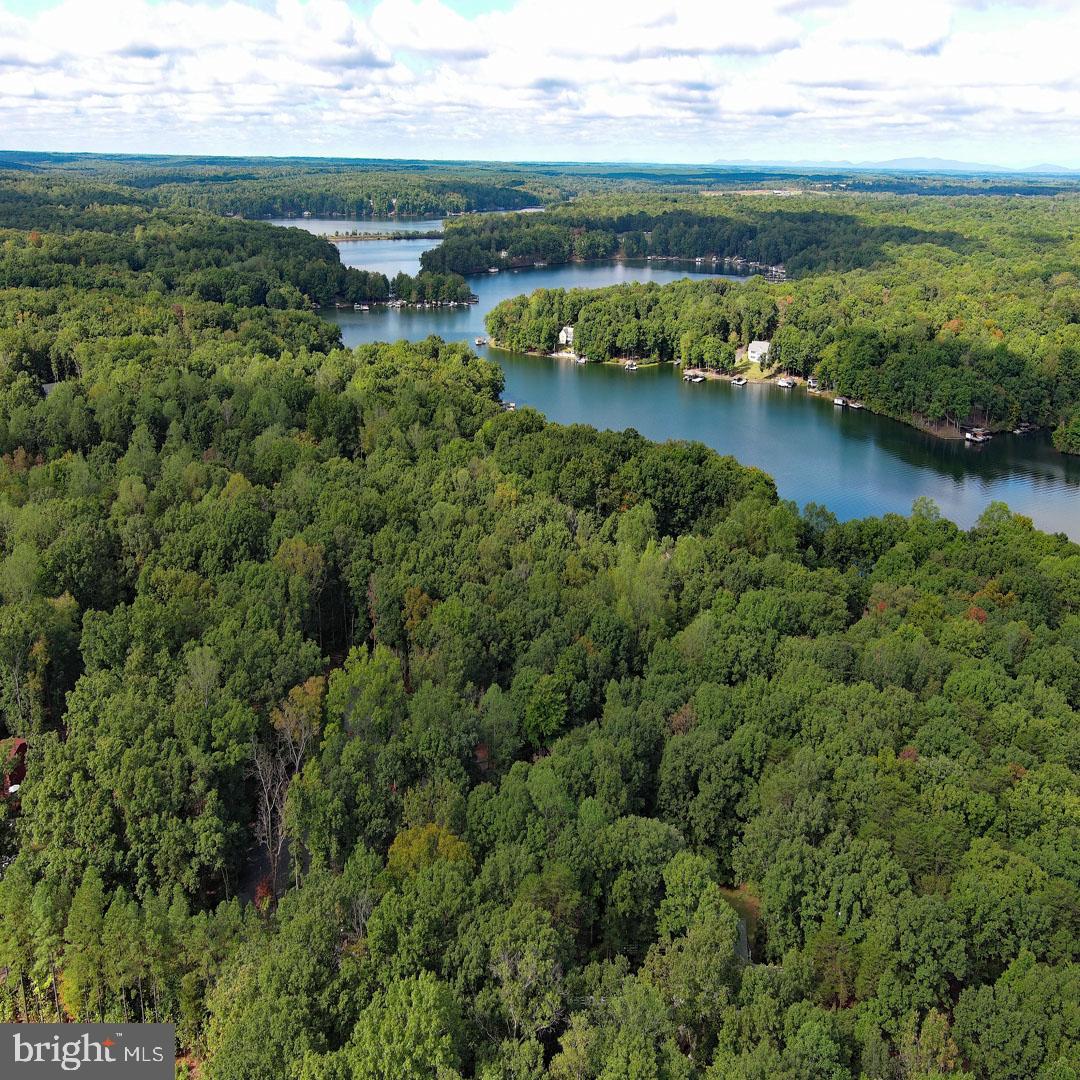 SECLUSION ESTATES - Land