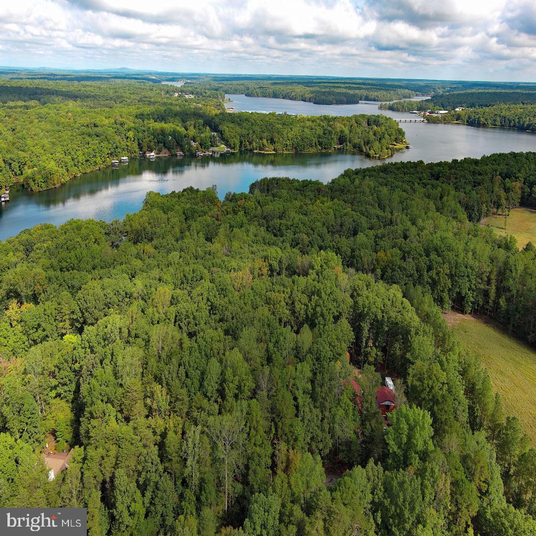 SECLUSION ESTATES - Land