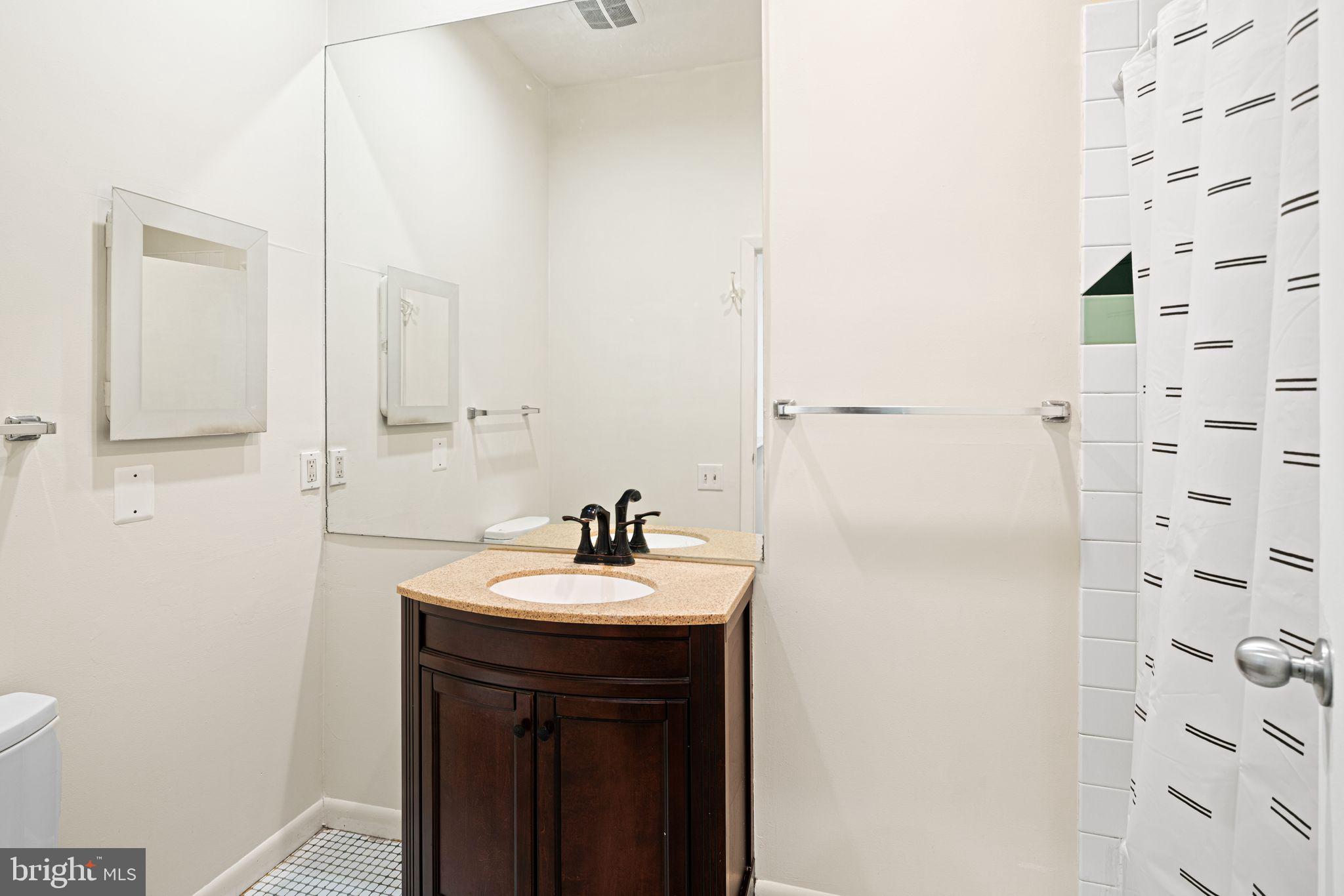 FAIRMOUNT - Residential Lease