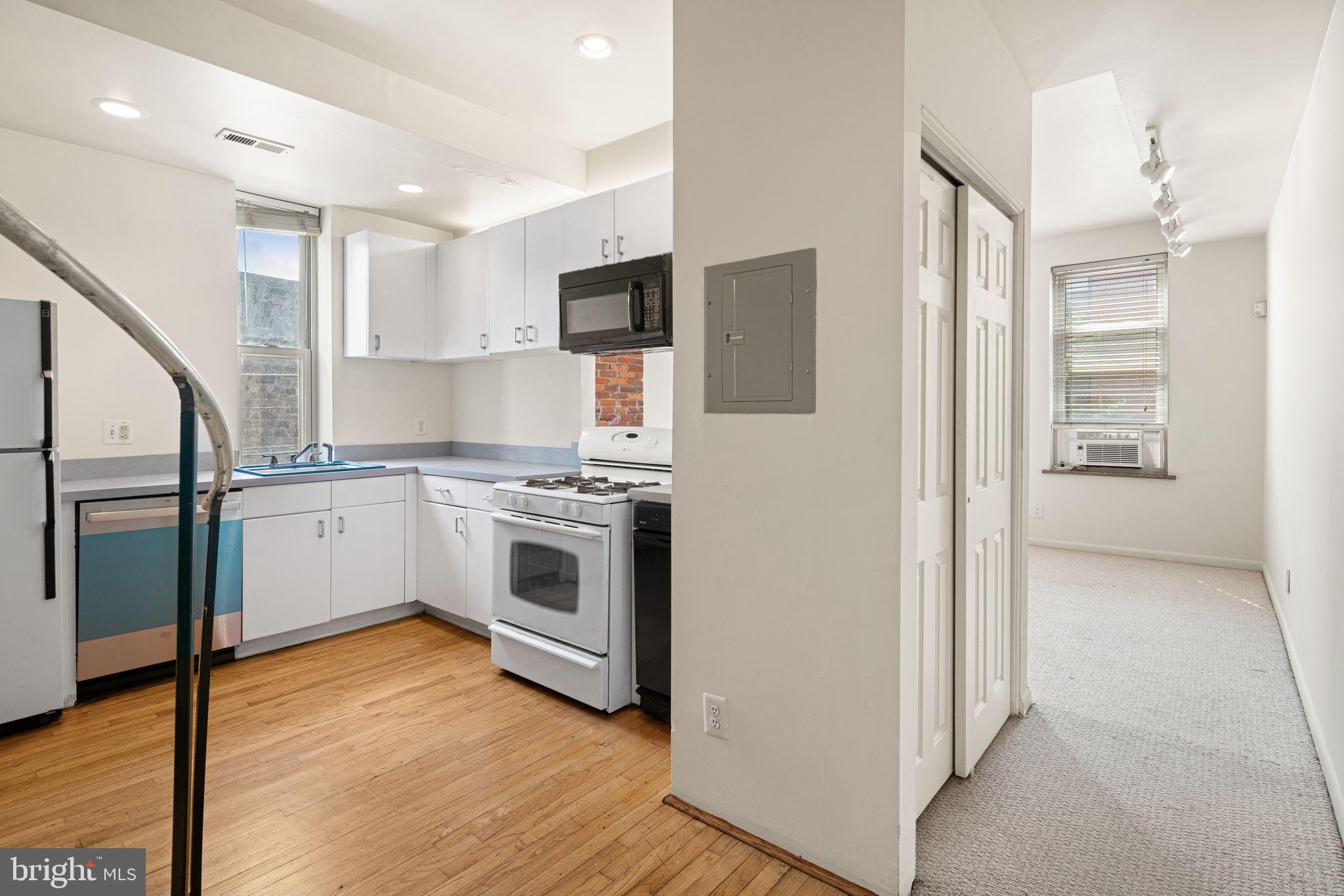 FAIRMOUNT - Residential Lease