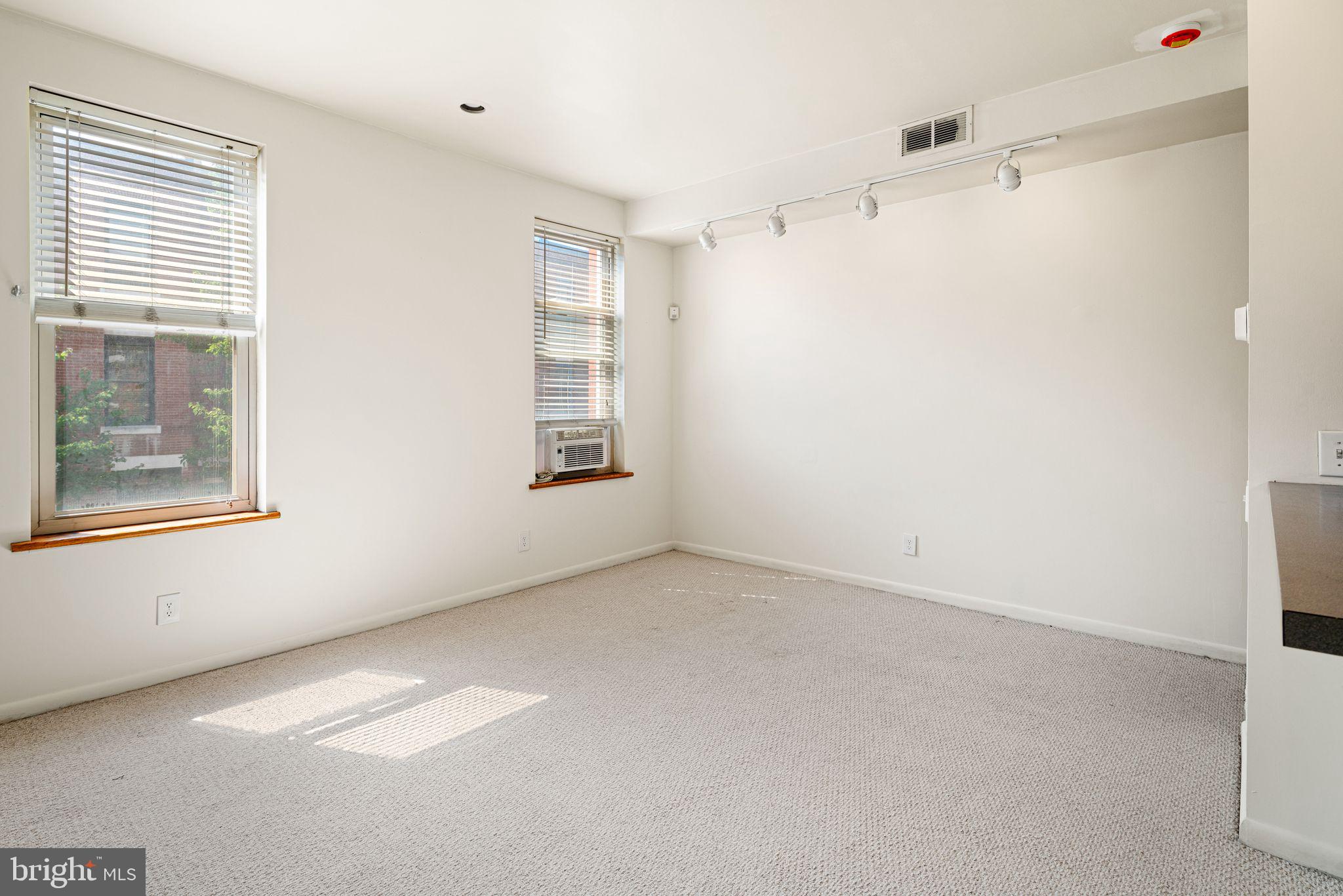 FAIRMOUNT - Residential Lease