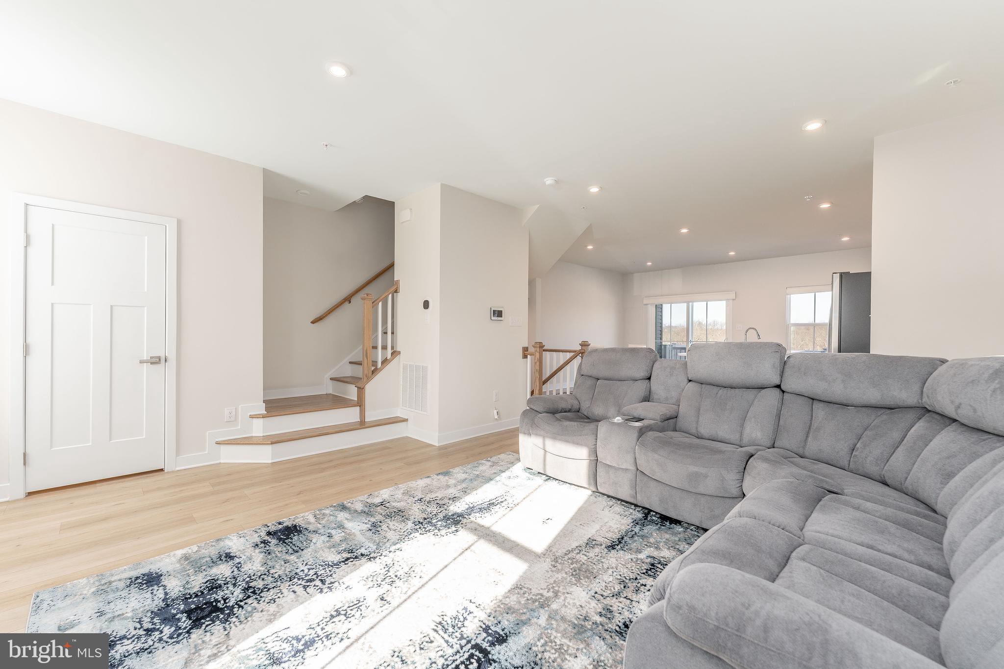 MAPLEVIEW - Residential Lease