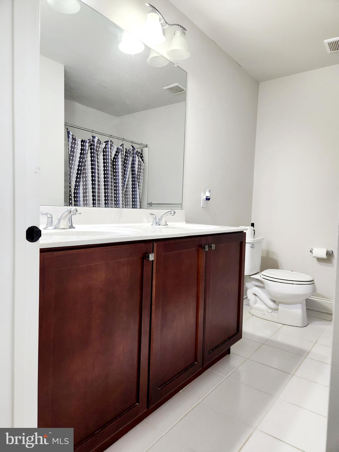 VILLAGES AT CHESTER SPRINGS - Residential Lease