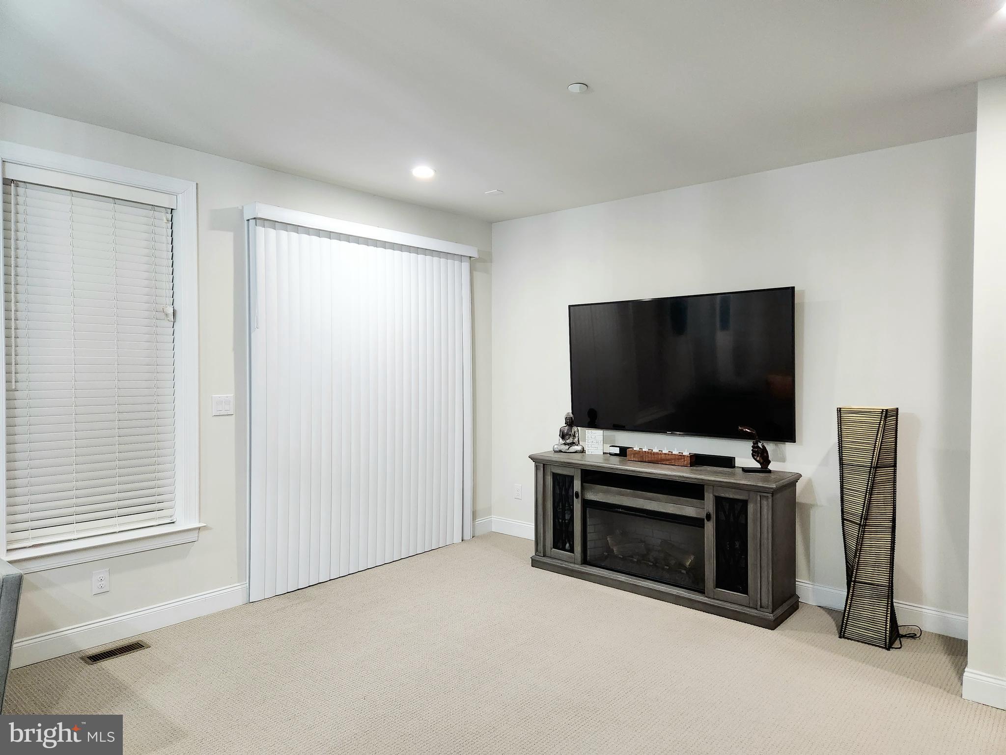 VILLAGES AT CHESTER SPRINGS - Residential Lease