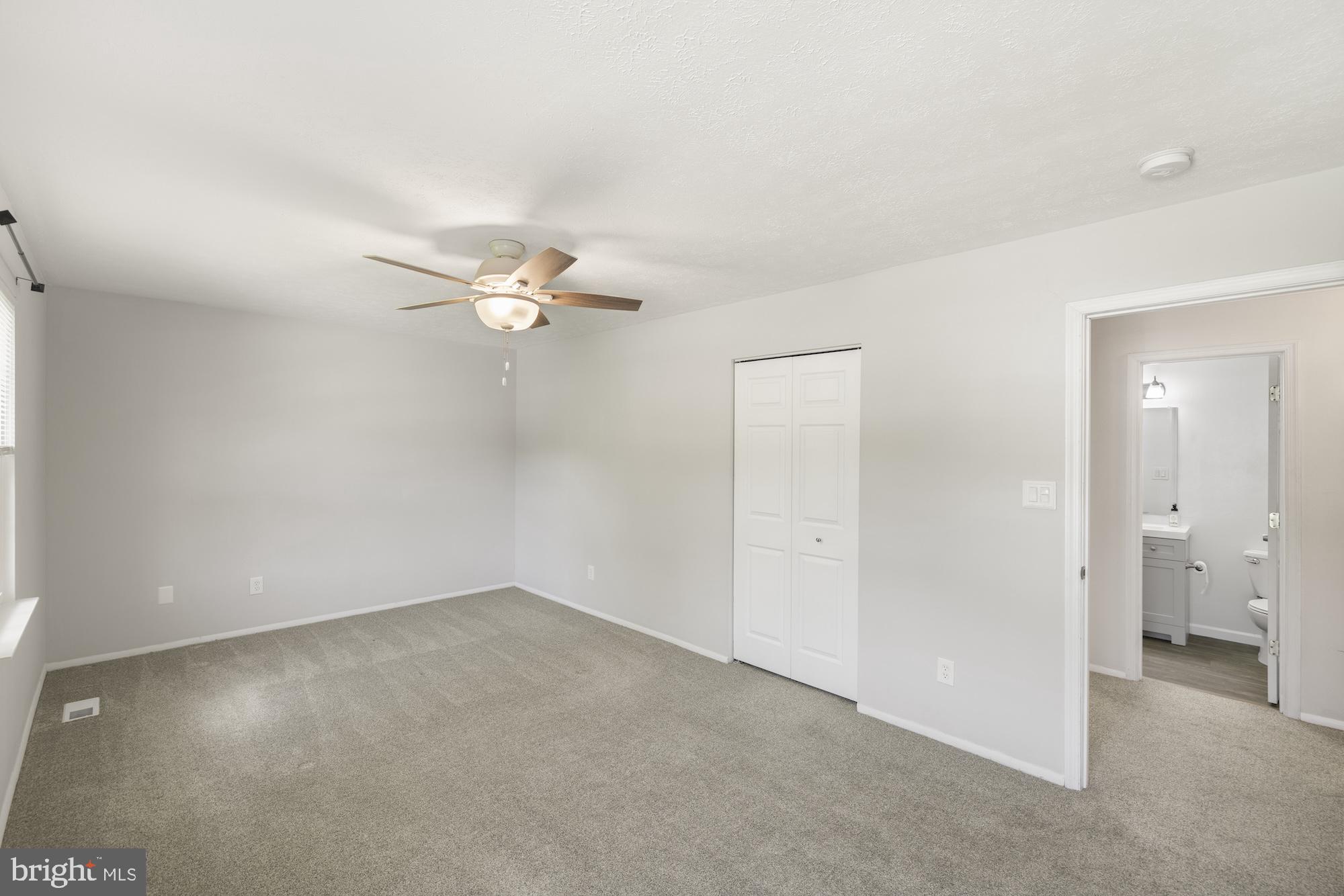 RIDGEFIELD - Residential