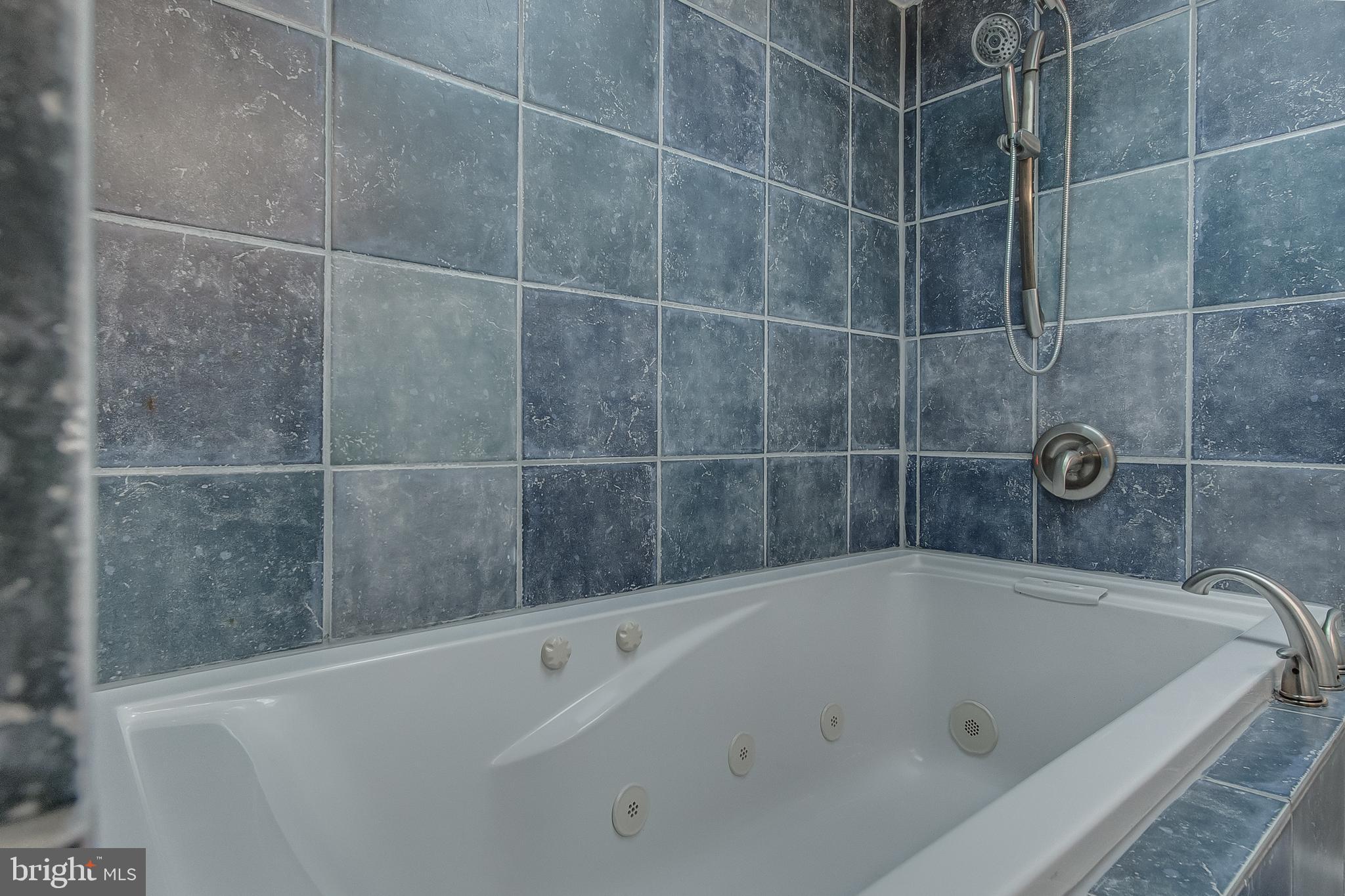 FOUNTAIN HEAD - Residential