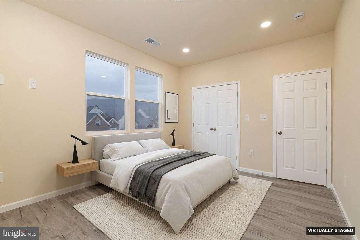 EDINBURG SQUARE - Residential