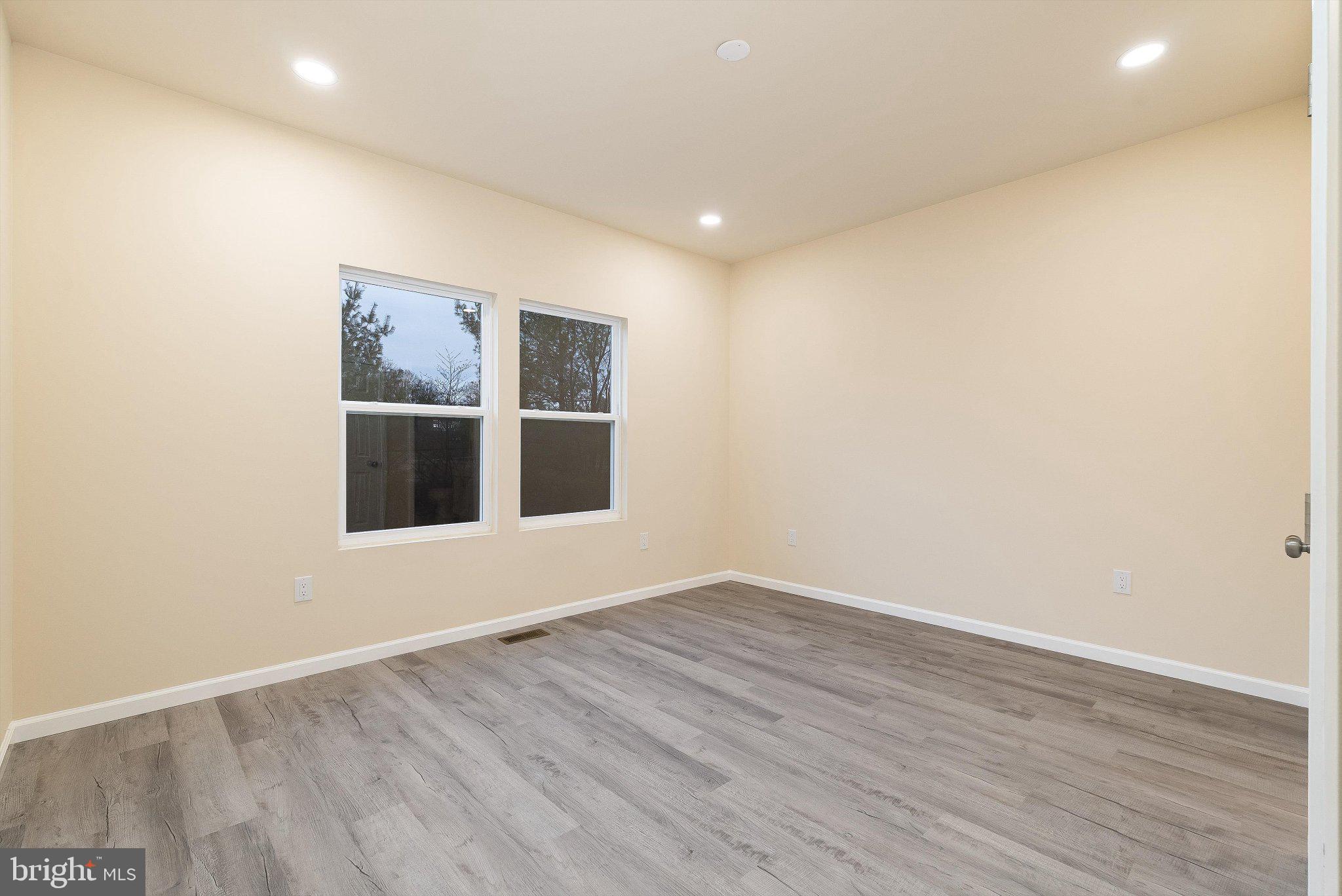 EDINBURG SQUARE - Residential