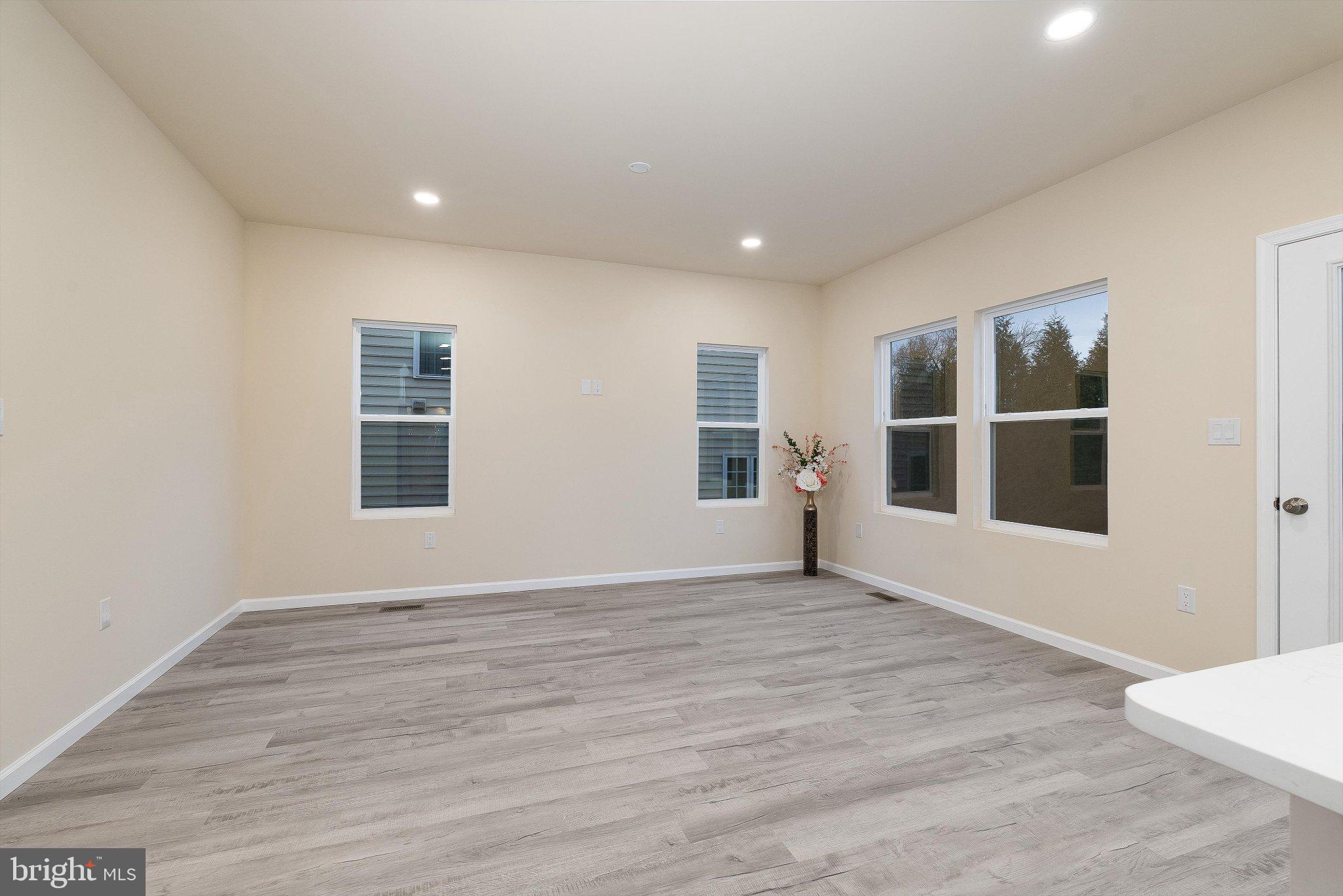 EDINBURG SQUARE - Residential