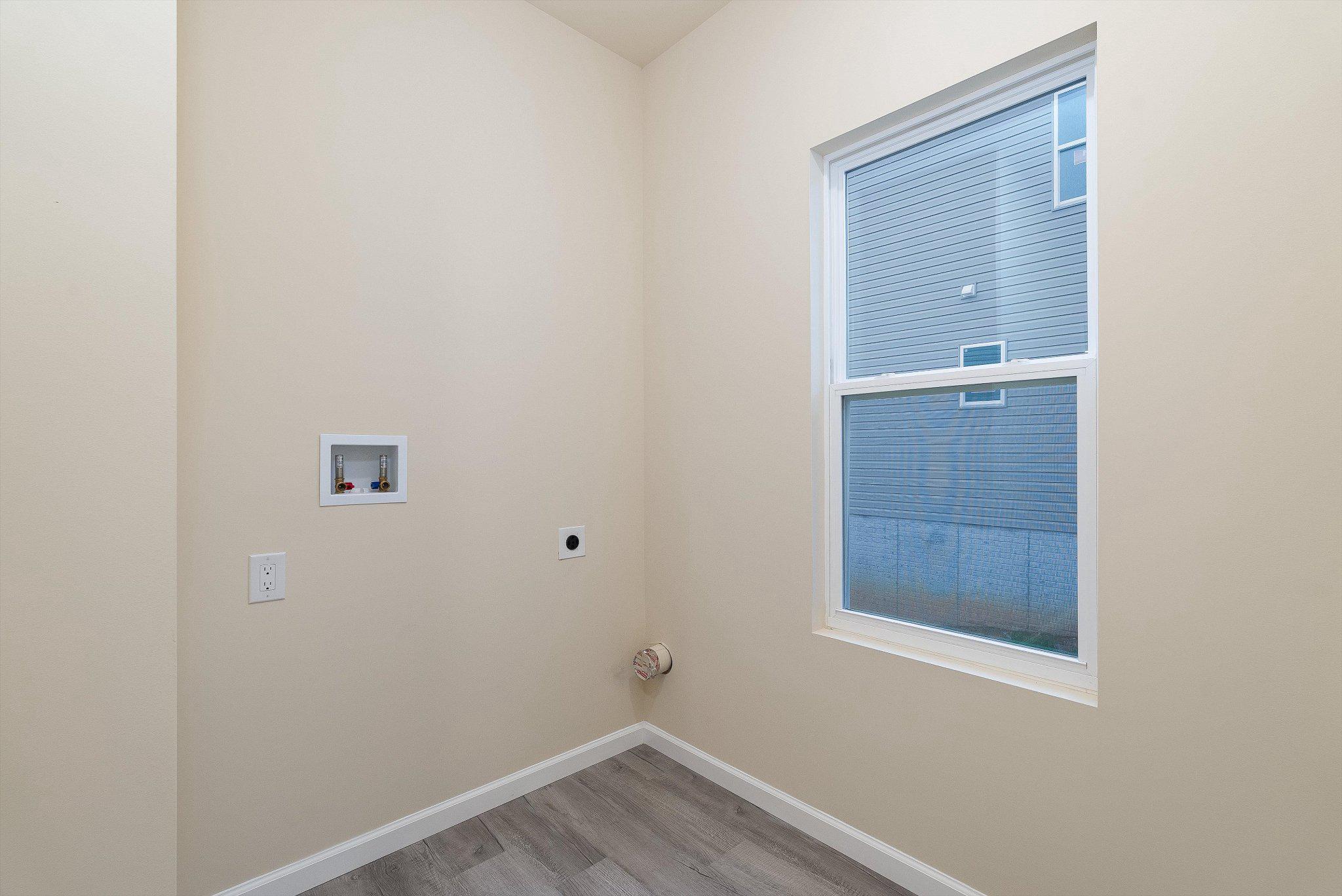 EDINBURG SQUARE - Residential