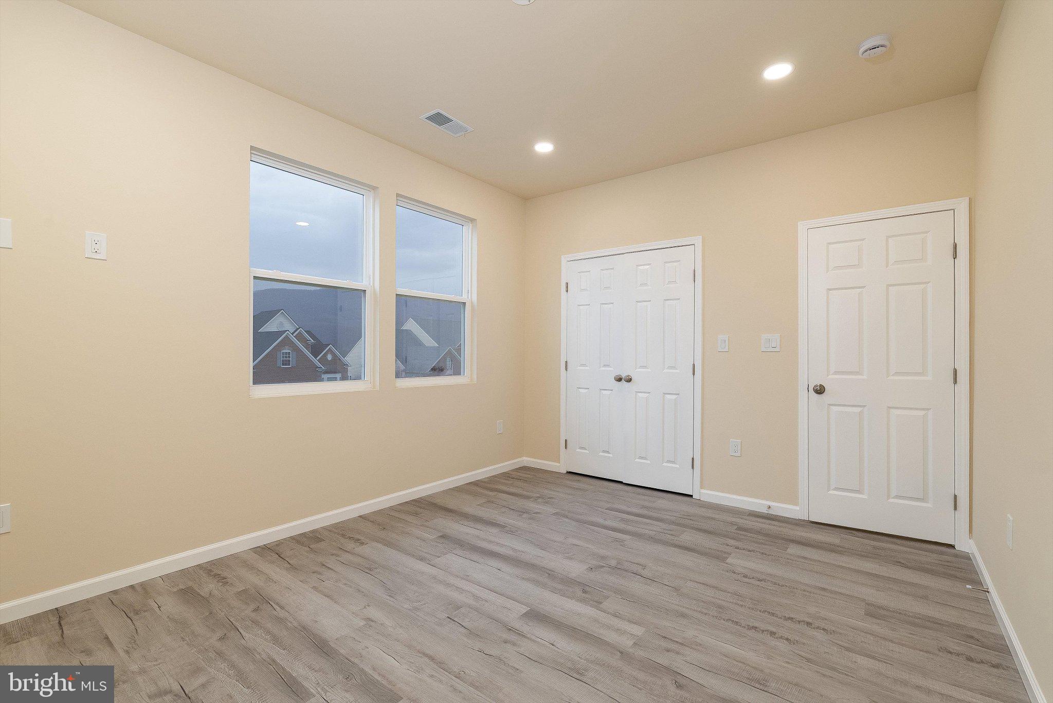 EDINBURG SQUARE - Residential