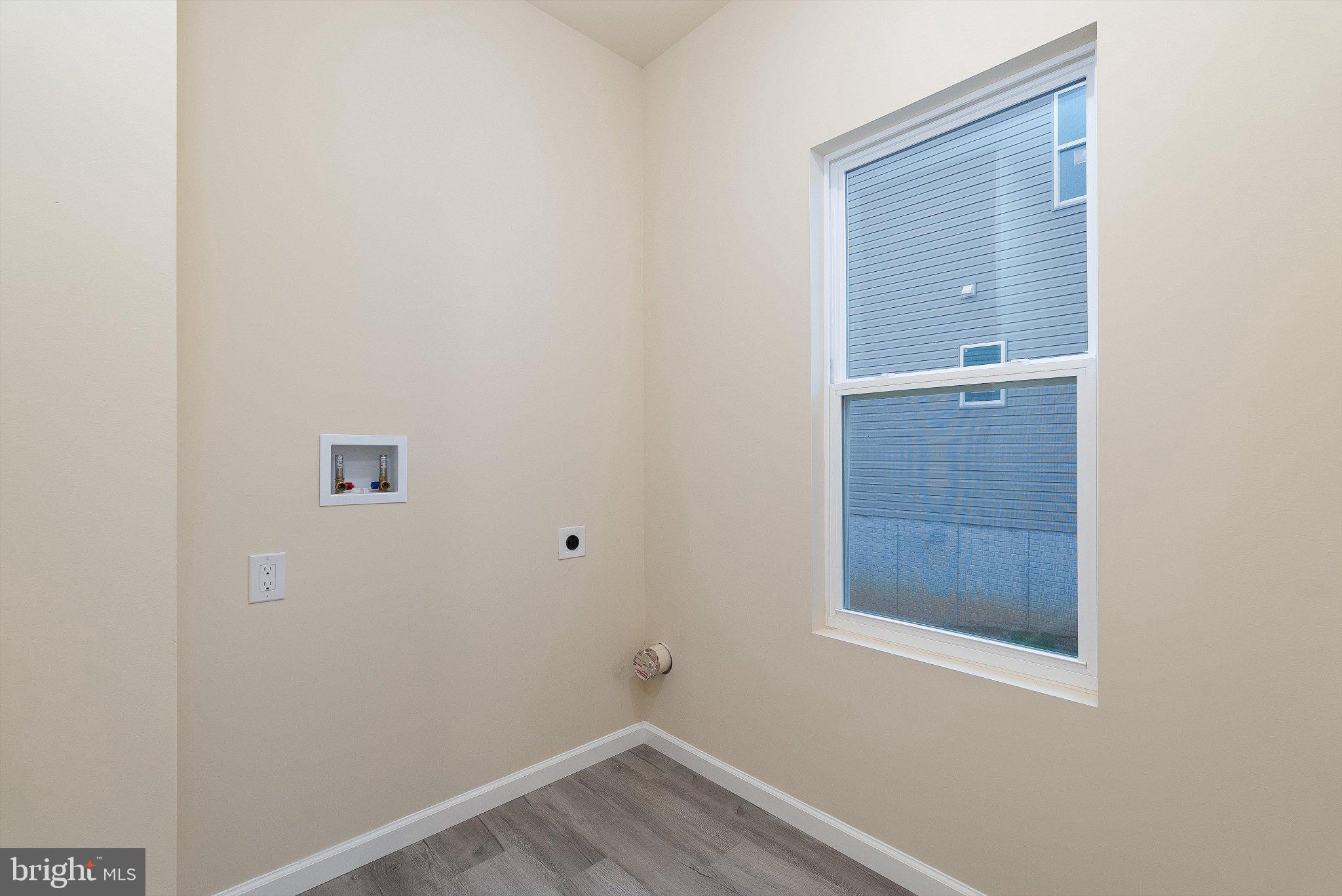 EDINBURG SQUARE - Residential