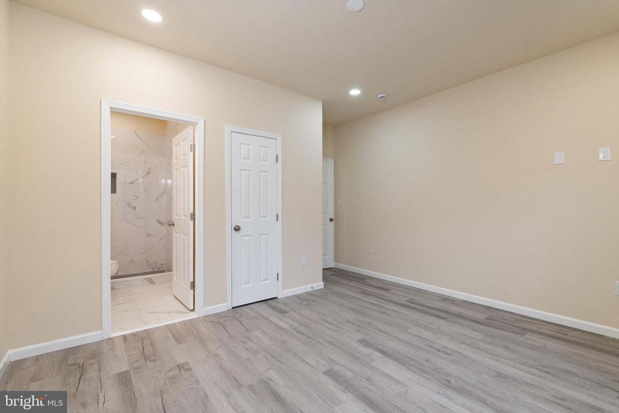 EDINBURG SQUARE - Residential