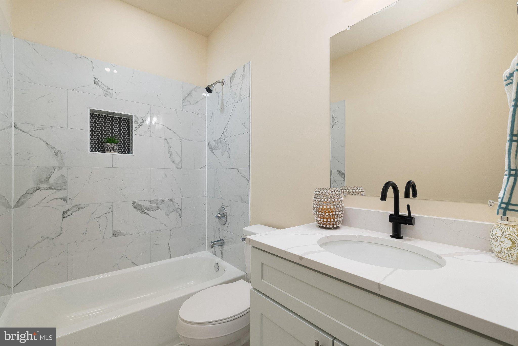 EDINBURG SQUARE - Residential