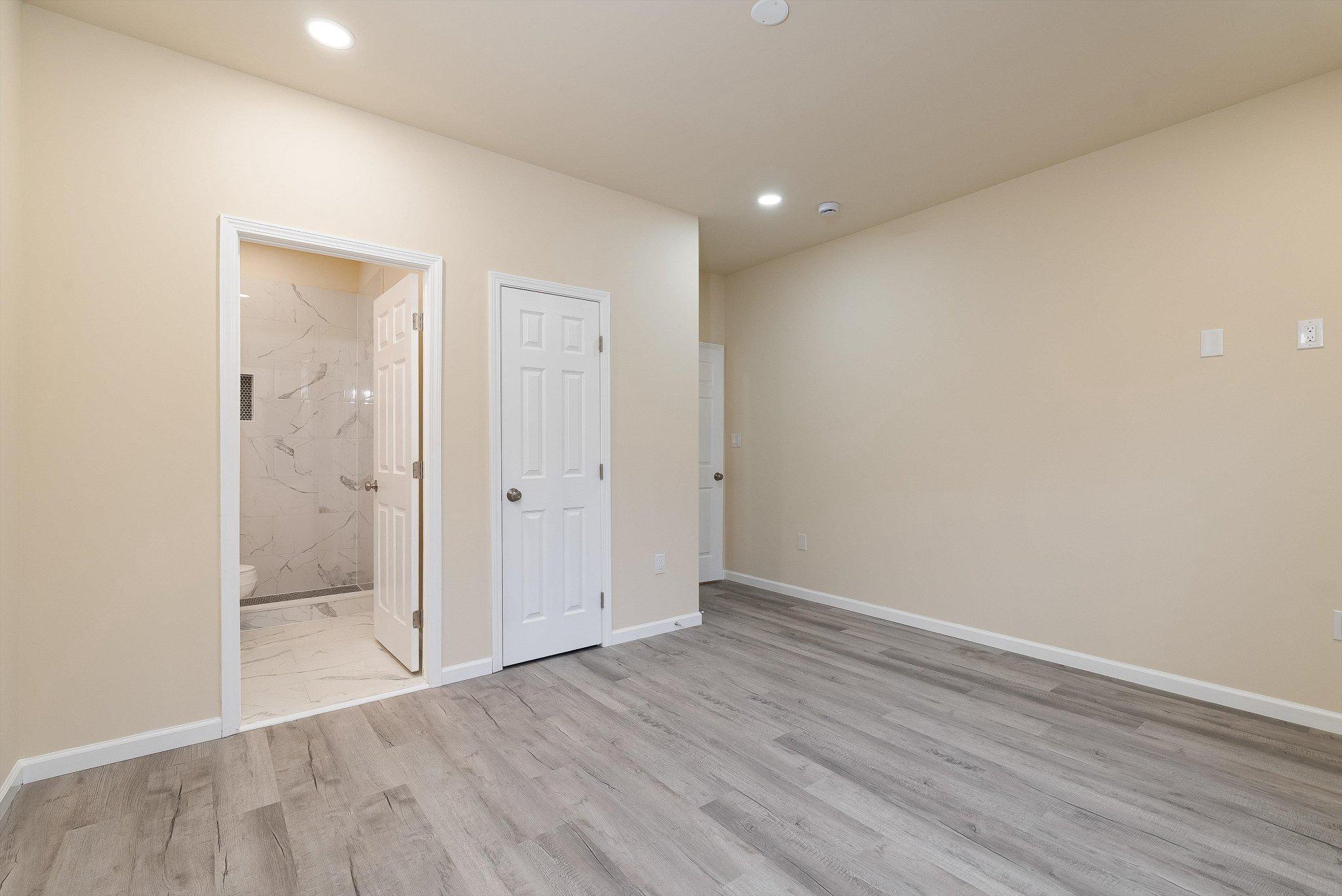 EDINBURG SQUARE - Residential