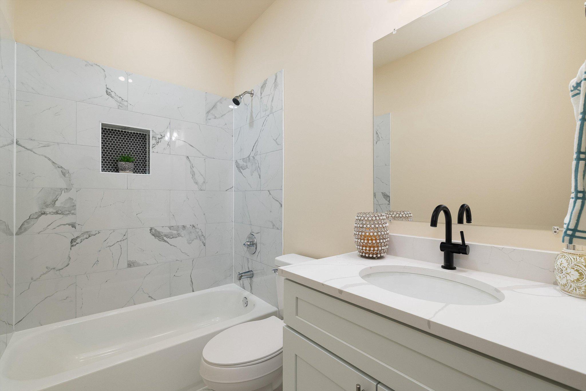 EDINBURG SQUARE - Residential