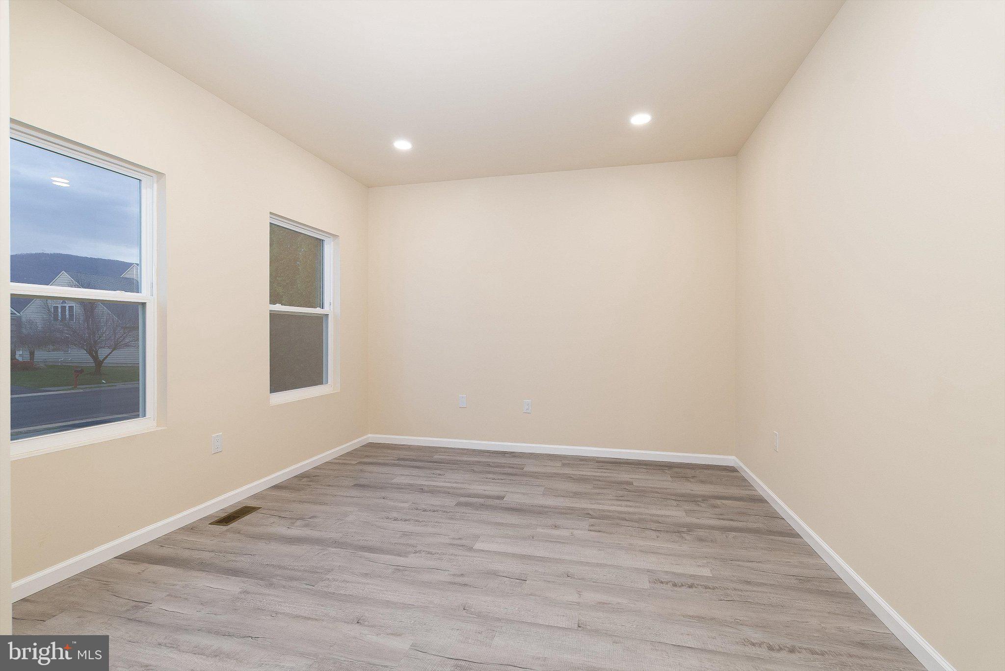 EDINBURG SQUARE - Residential