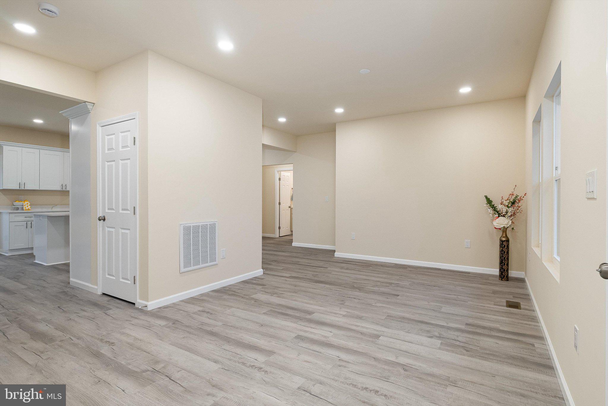 EDINBURG SQUARE - Residential