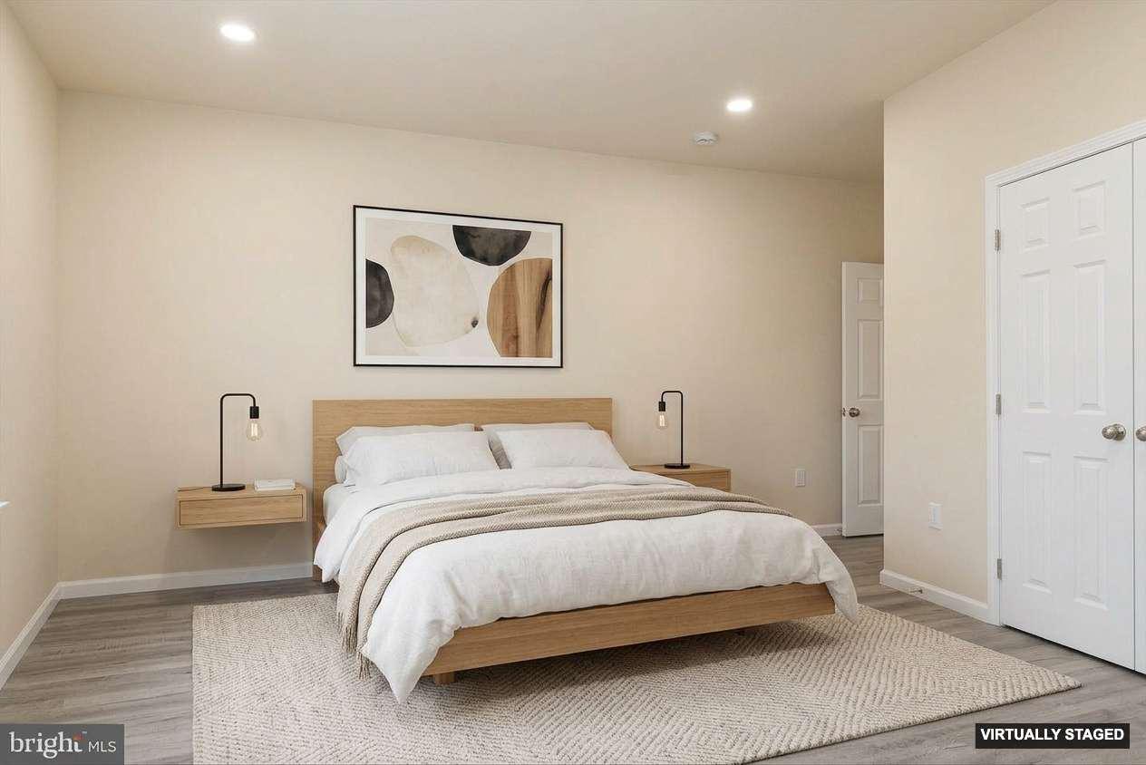 EDINBURG SQUARE - Residential