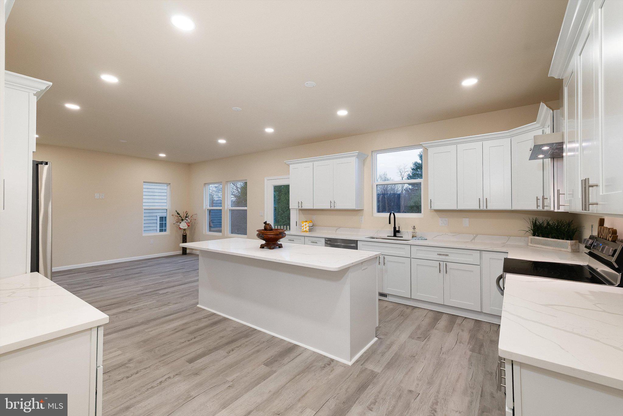 EDINBURG SQUARE - Residential