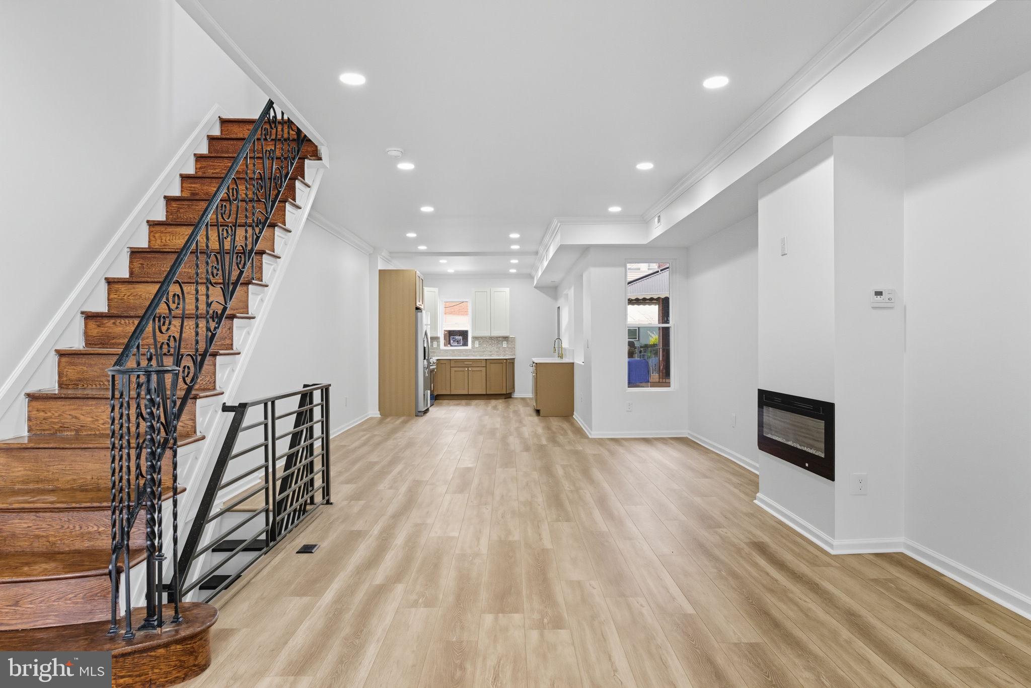 5613 WOODCREST AVENUE