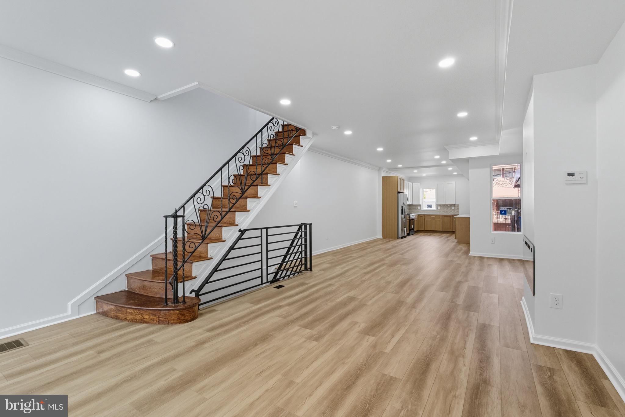 5613 WOODCREST AVENUE