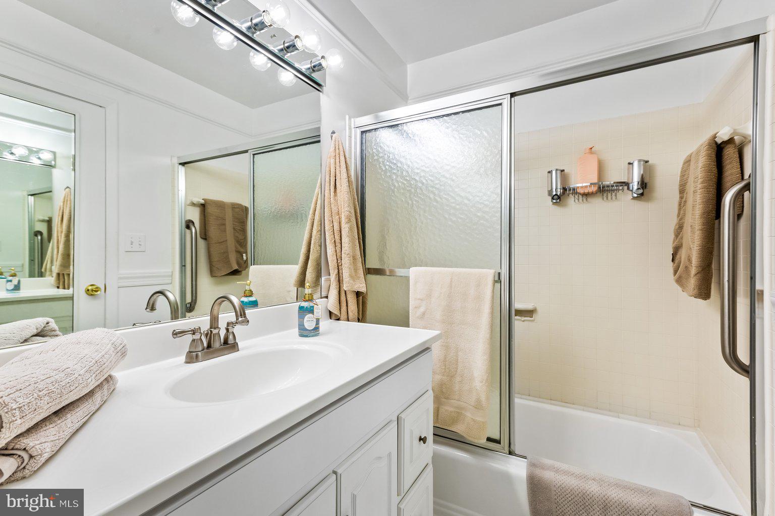 CROSS KEYS - Residential Lease