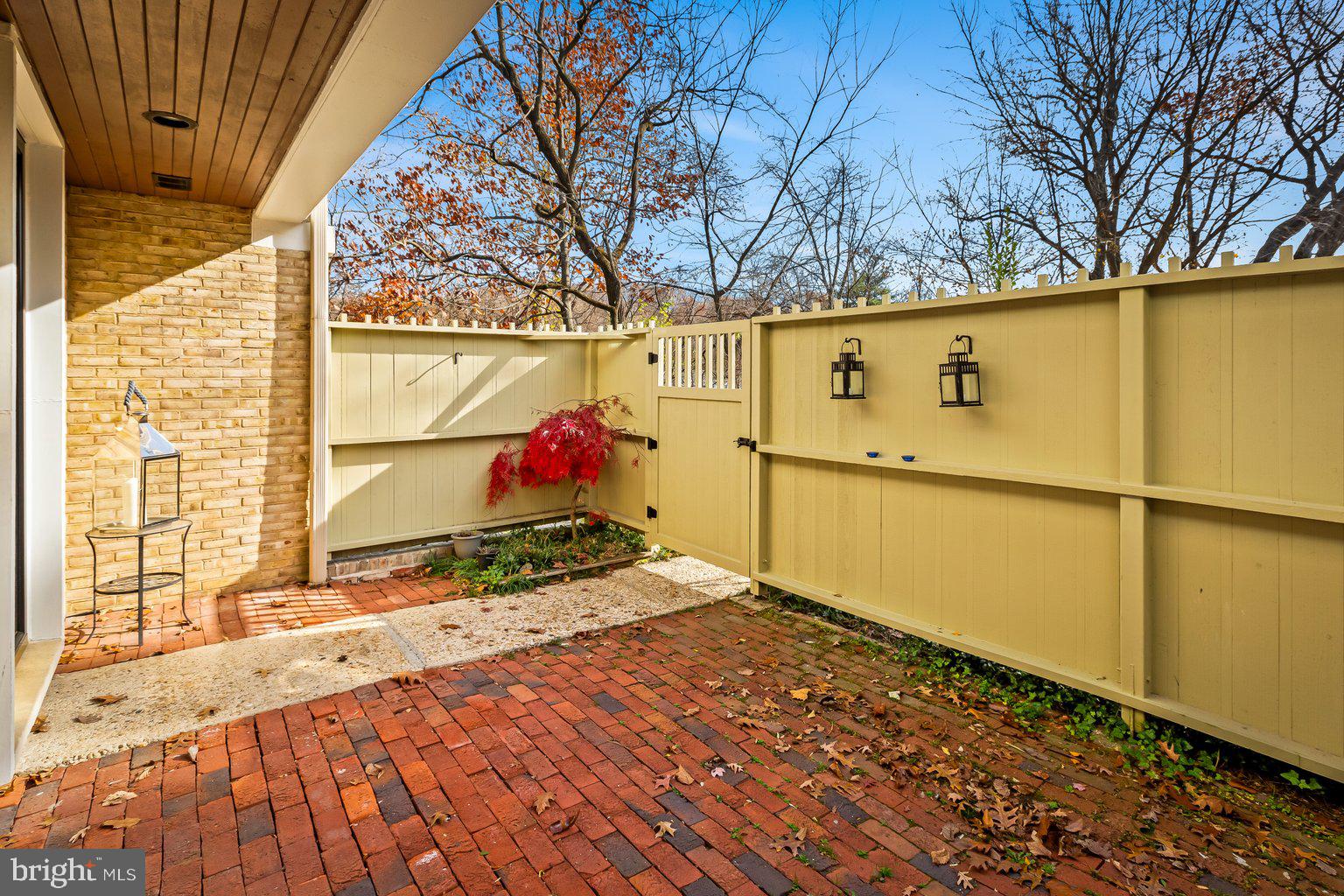 CROSS KEYS - Residential Lease