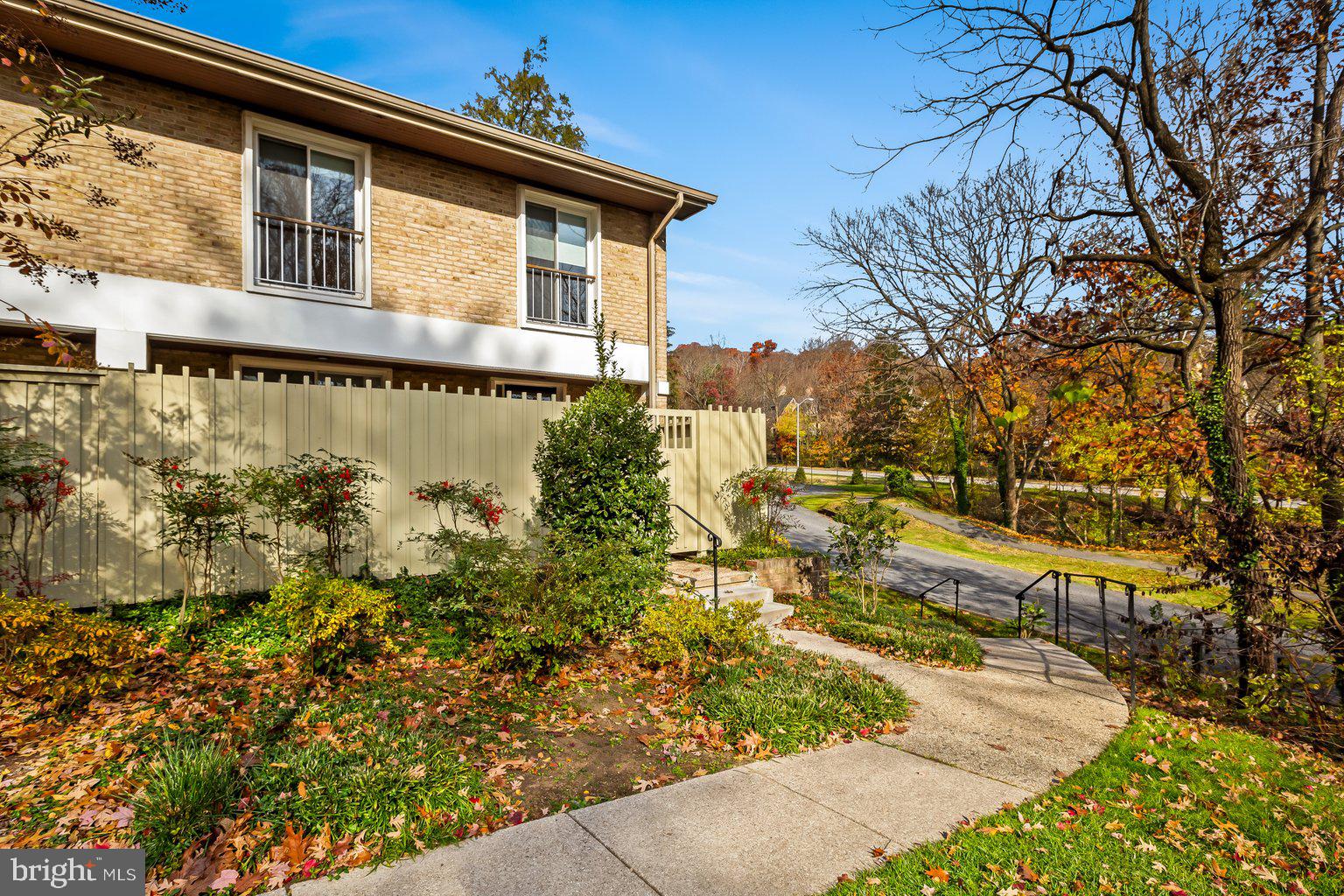 CROSS KEYS - Residential Lease