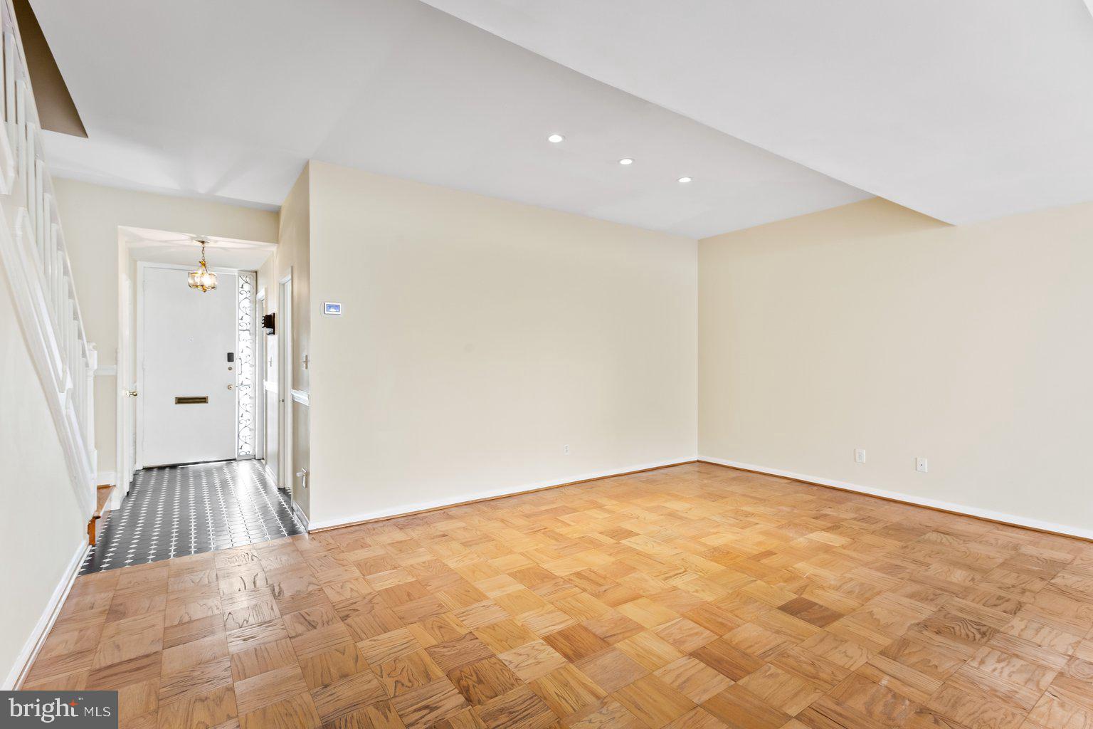 CROSS KEYS - Residential Lease