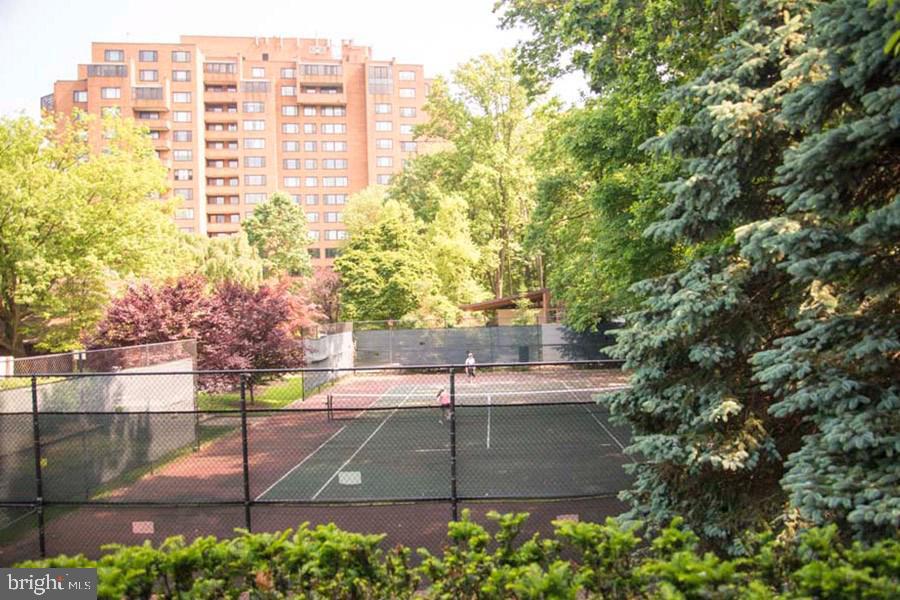 CROSS KEYS - Residential Lease