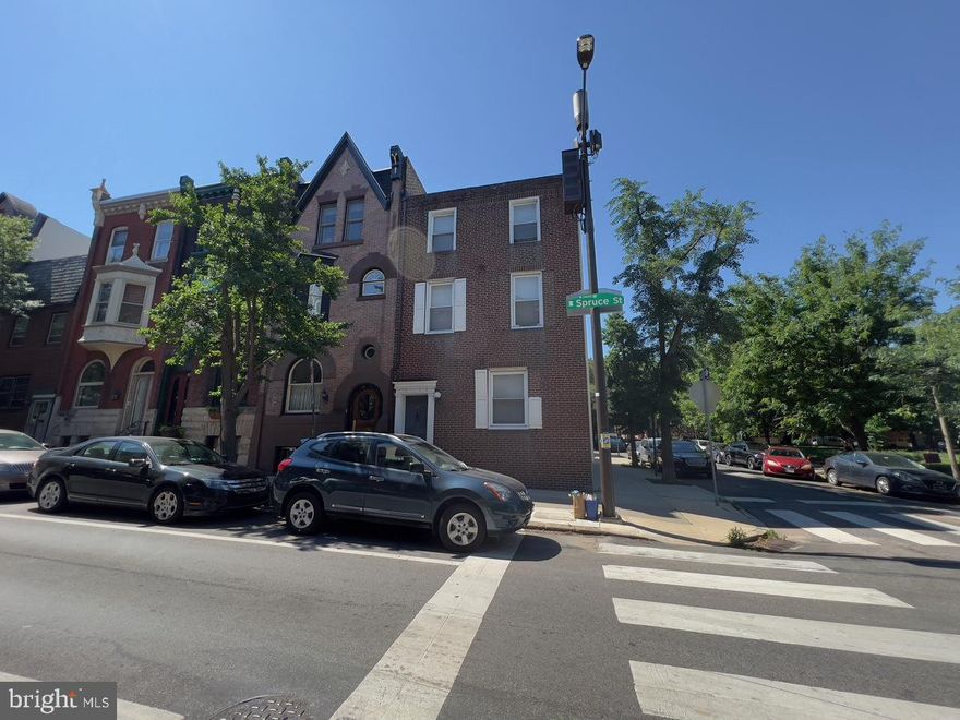 Corner  one bedroom one bathroom  apartment in Fitler Square. Hardwood floors, updated Kitchen with granite countertops, and stainless-steel appliances. Mini-split heating and air conditioning. In-unit washer and dryer. The Schuylkill River Parkis located directly across the street. Steps from many restaurants, shopping, parks, fitness studios, and more. Short walk to University City, Penn, Drexel, CHOP, and the Hospital of the University of Pennsylvania. Tenant is responsible for gas & electricity.