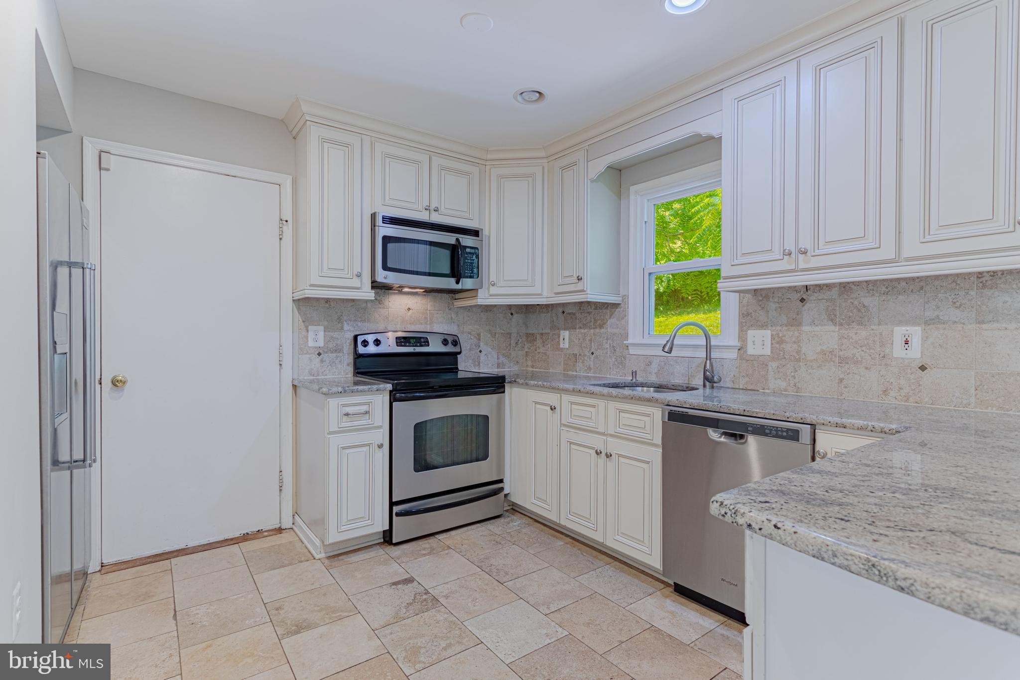 AMBERWOOD - Residential Lease