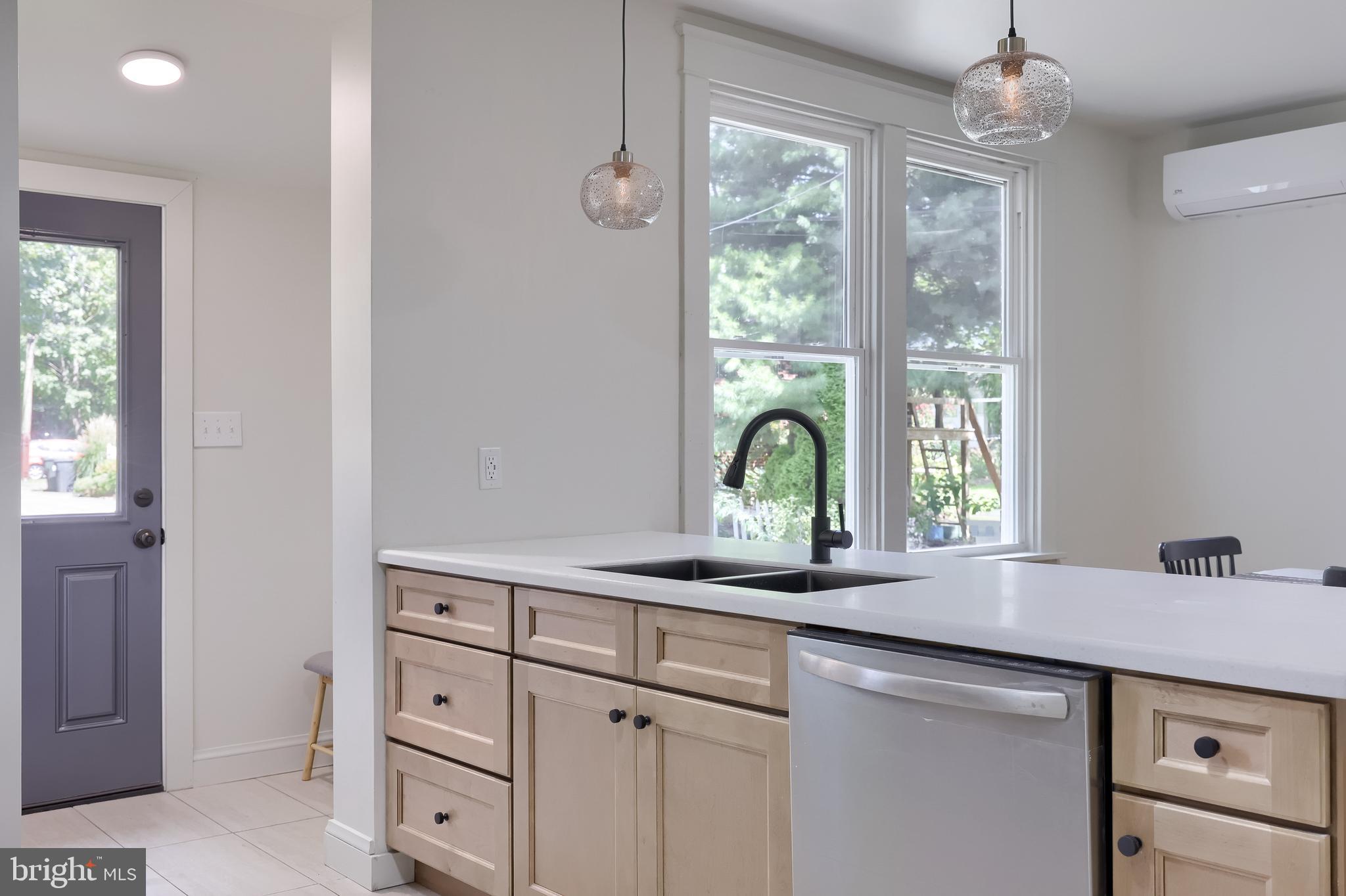 COLLEGE HILL - Residential