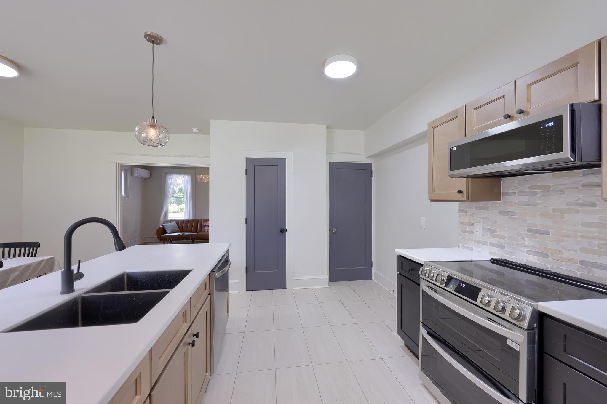 COLLEGE HILL - Residential