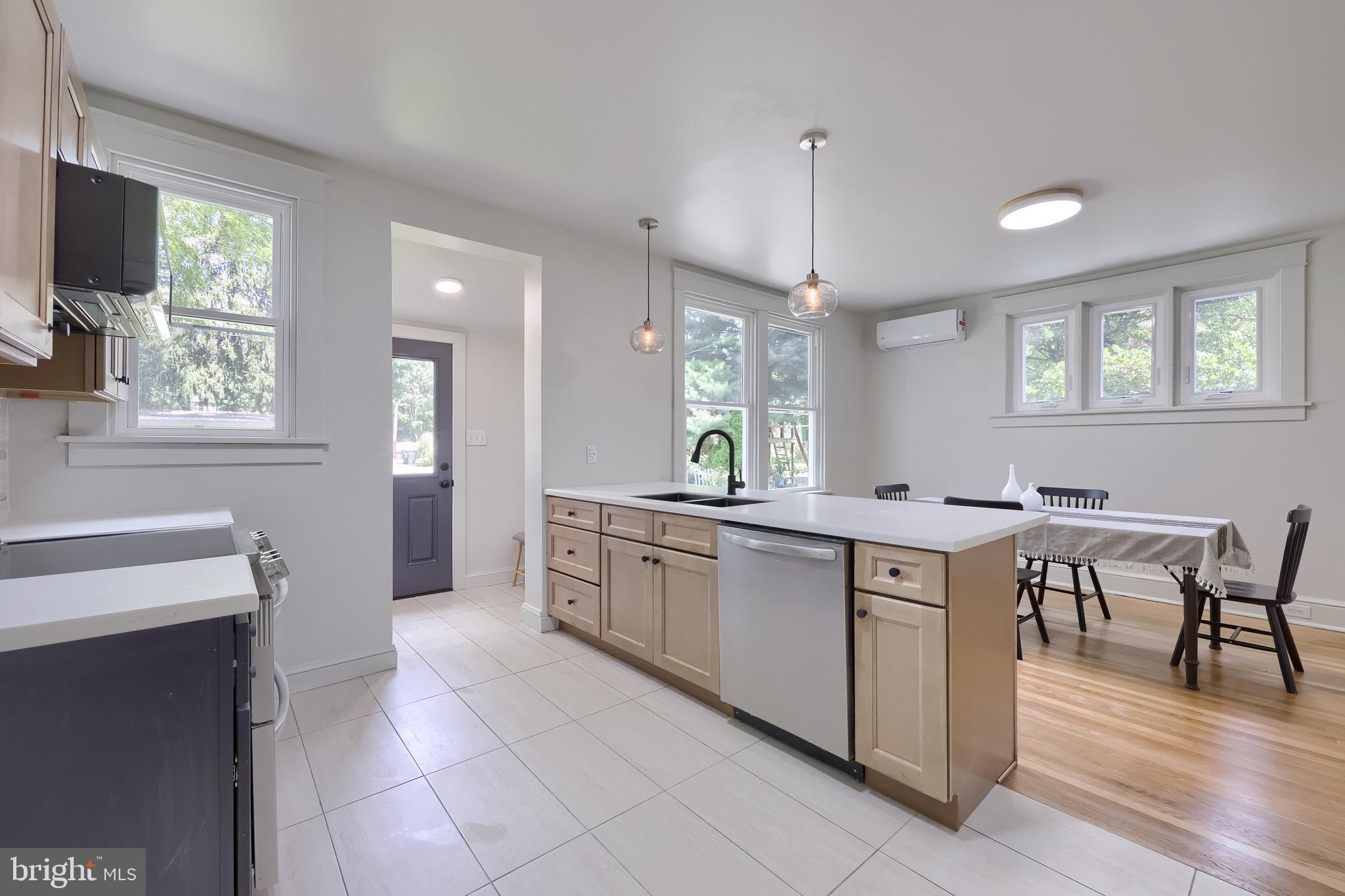 COLLEGE HILL - Residential