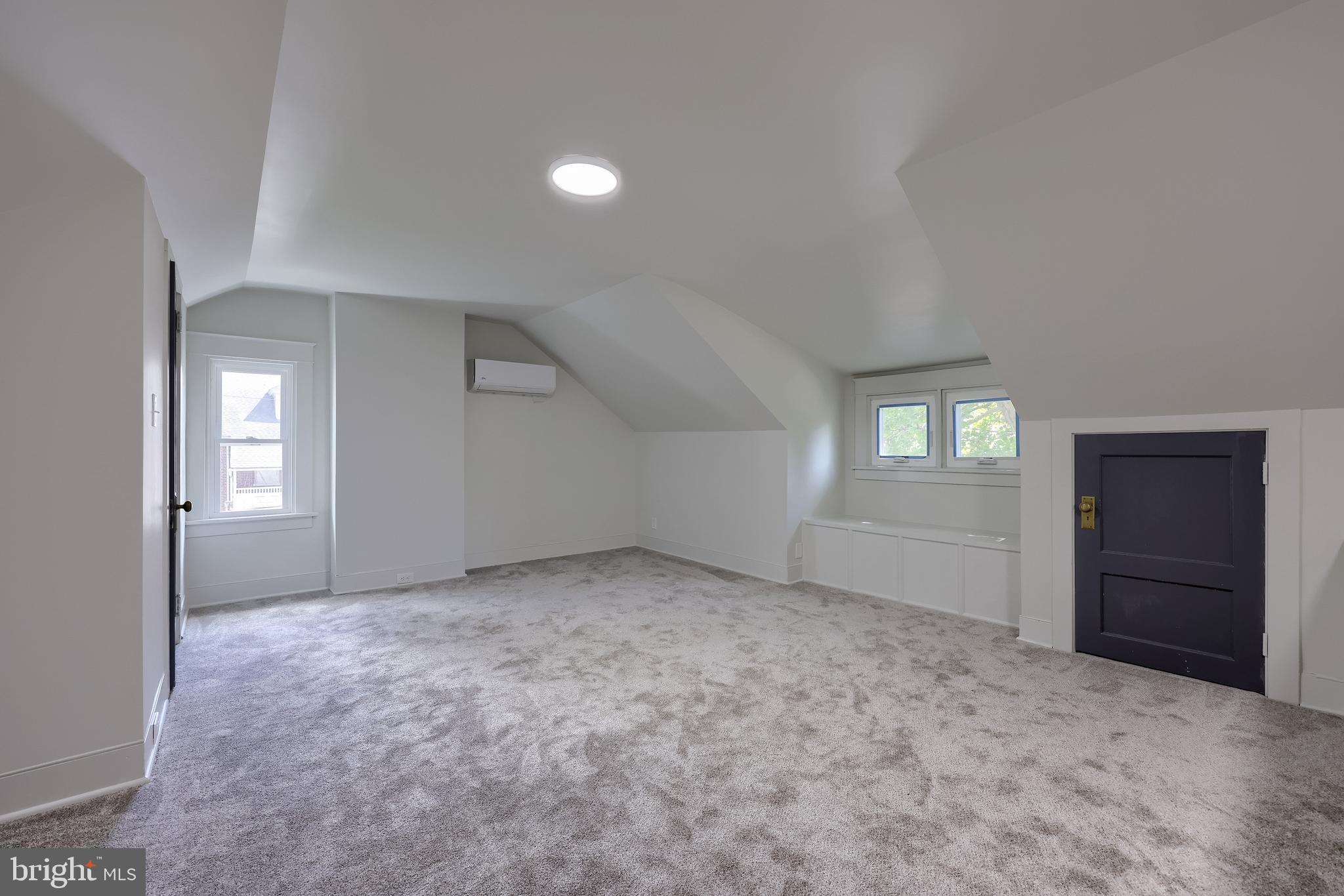 COLLEGE HILL - Residential