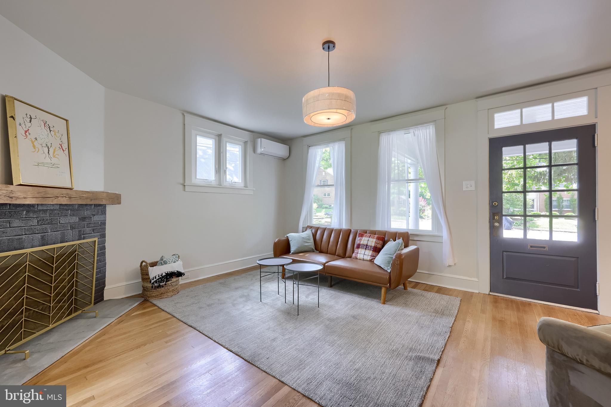 COLLEGE HILL - Residential