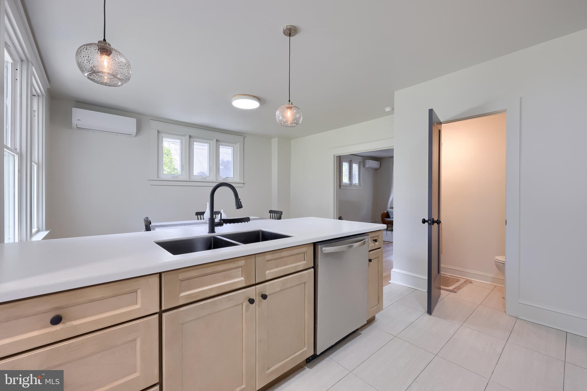 COLLEGE HILL - Residential