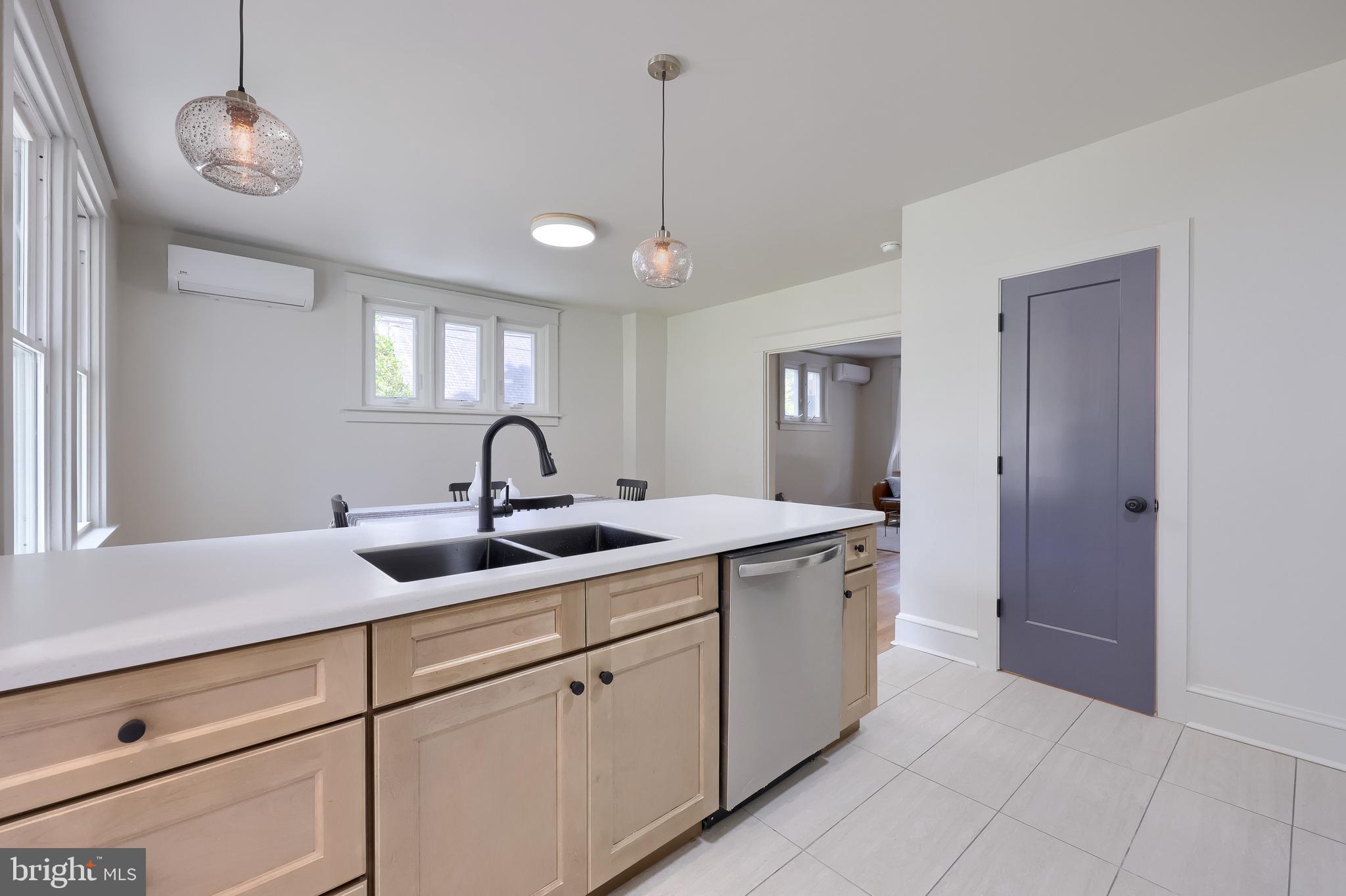 COLLEGE HILL - Residential