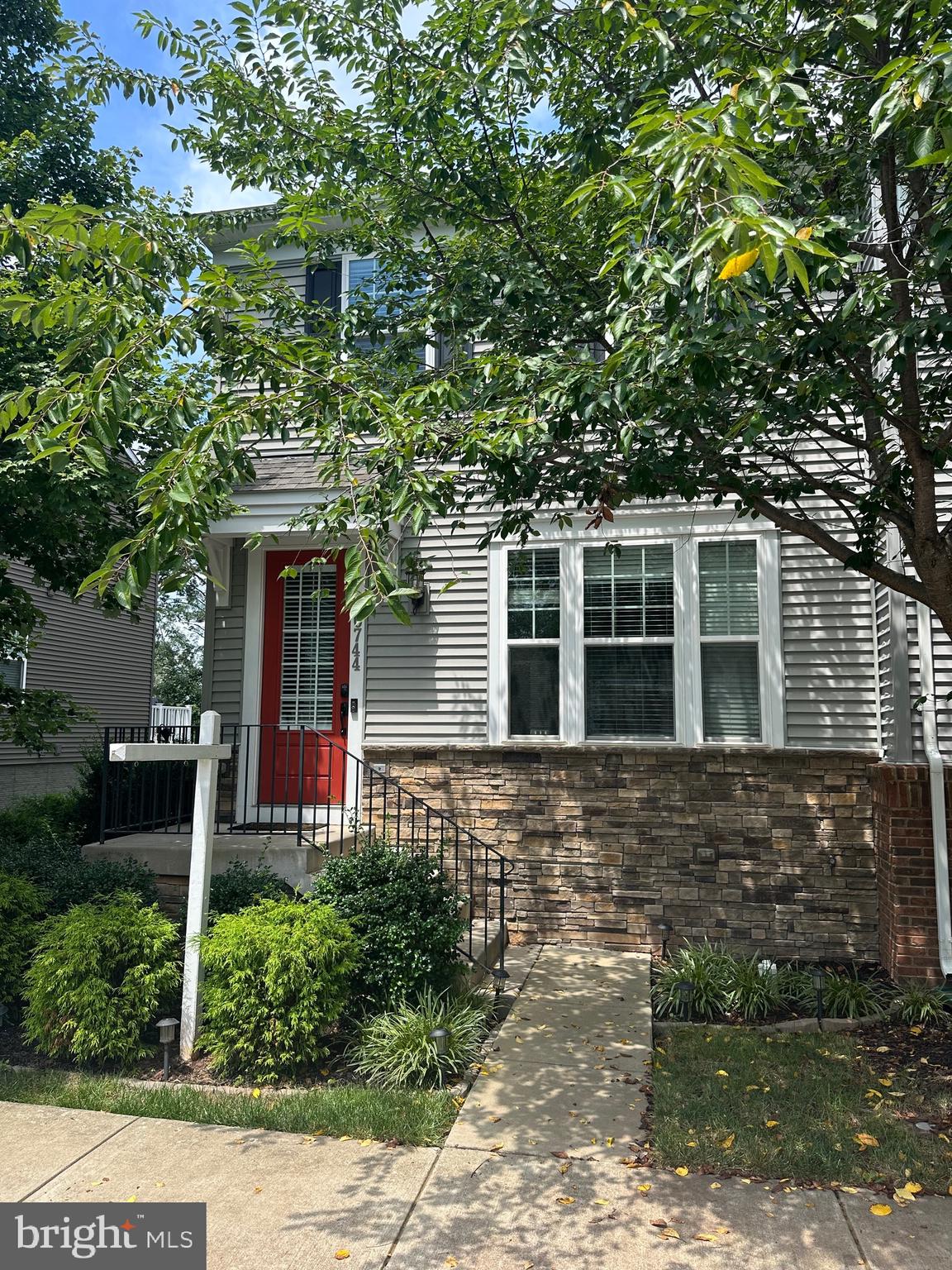 BRADLEY SQUARE - Residential Lease