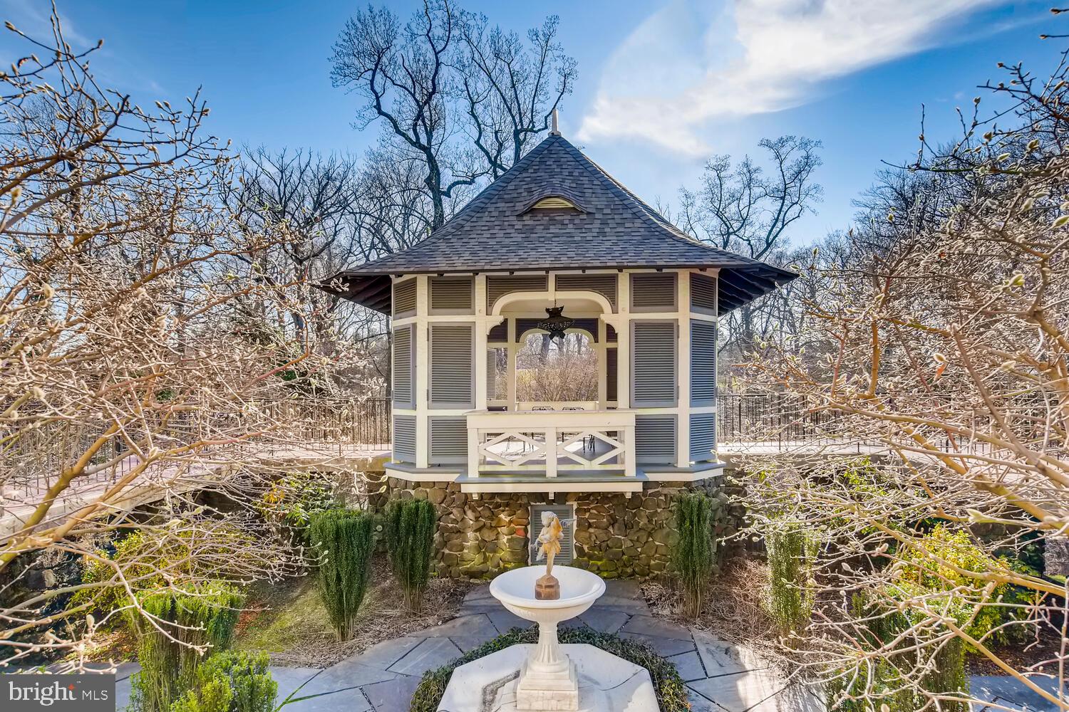 DEVON HILL - Residential